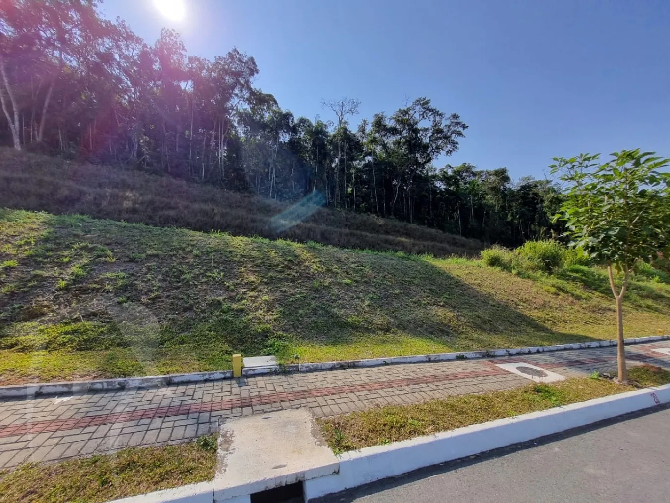 Terrenos com boa localização, construções padrão - foto 1