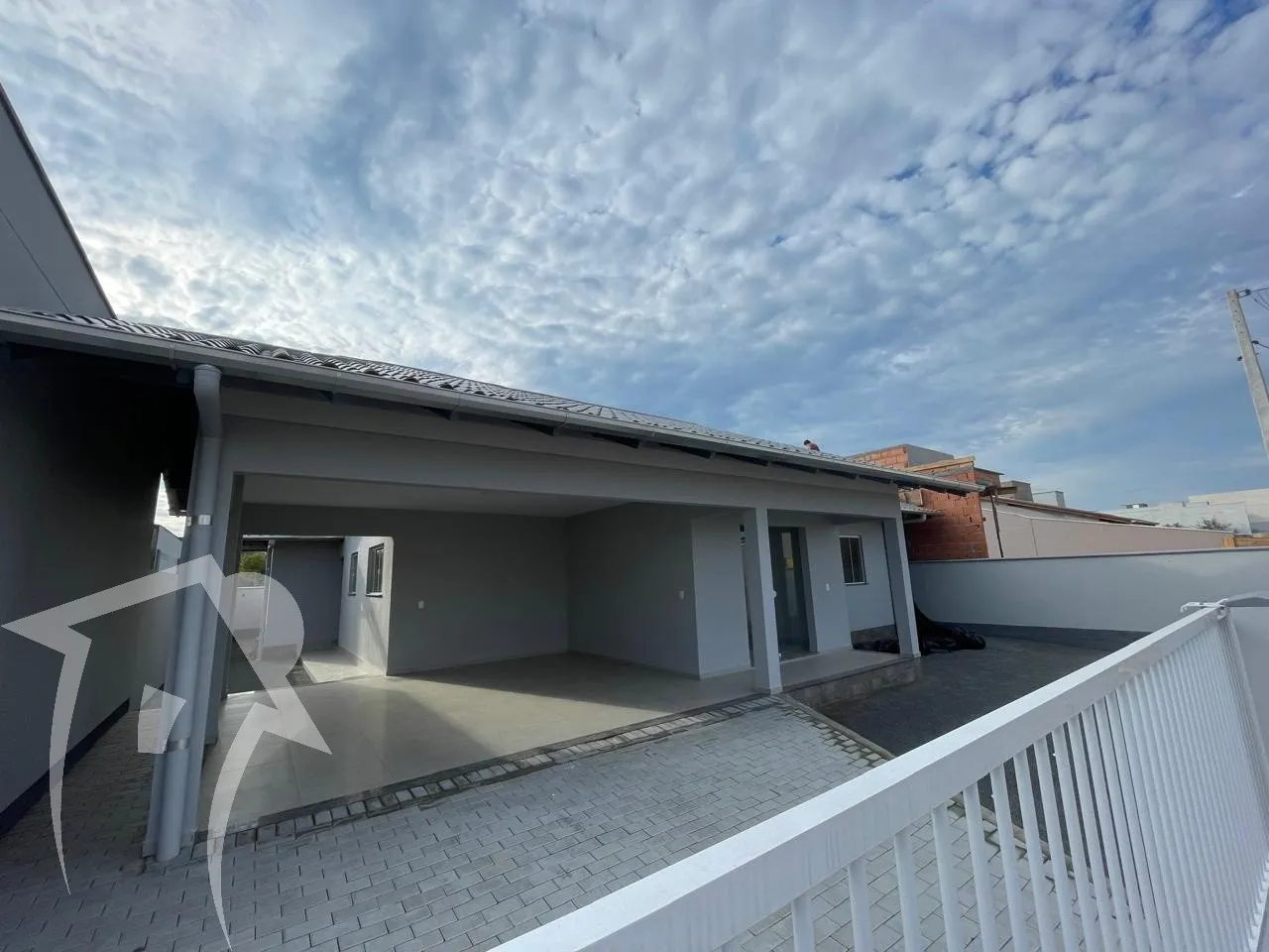 Linda casa sozinha no terreno acabamento impecável — foto 4