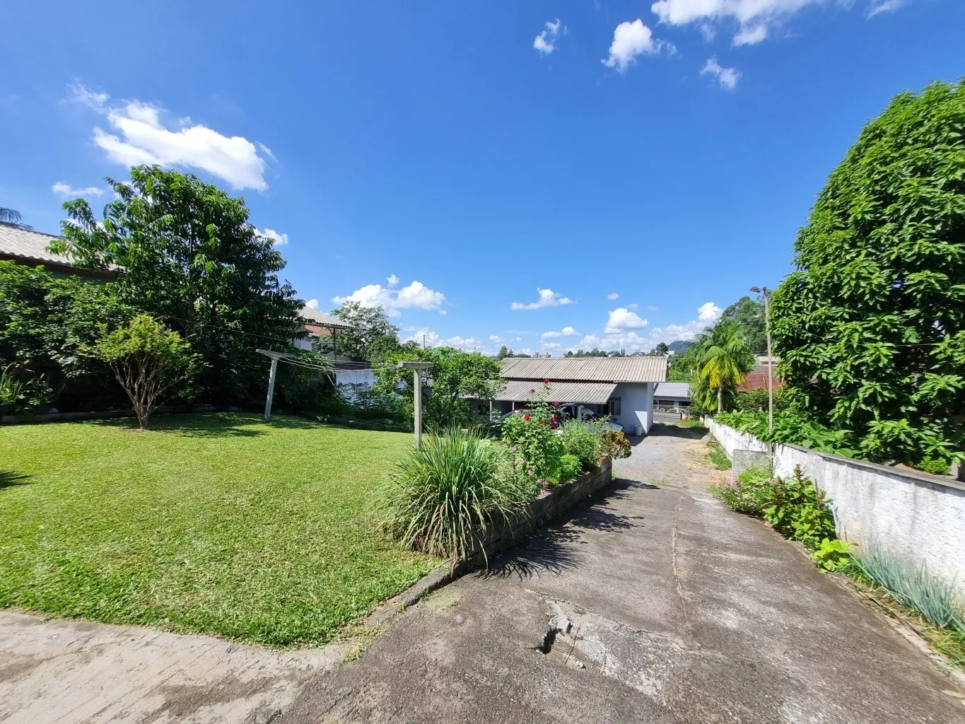 Duas casas em terreno de 768m2, possibilidade de ponto comercial ou renda extra com locação. No bairro Tapajós - foto 1