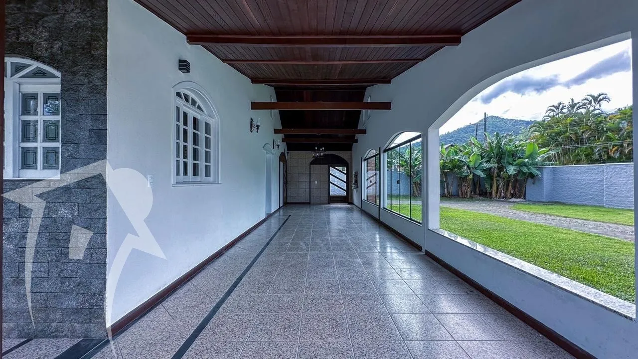 Casa de esquina com piscina, 3 dormitórios localizado na cidade de Ascurra sc - foto 1