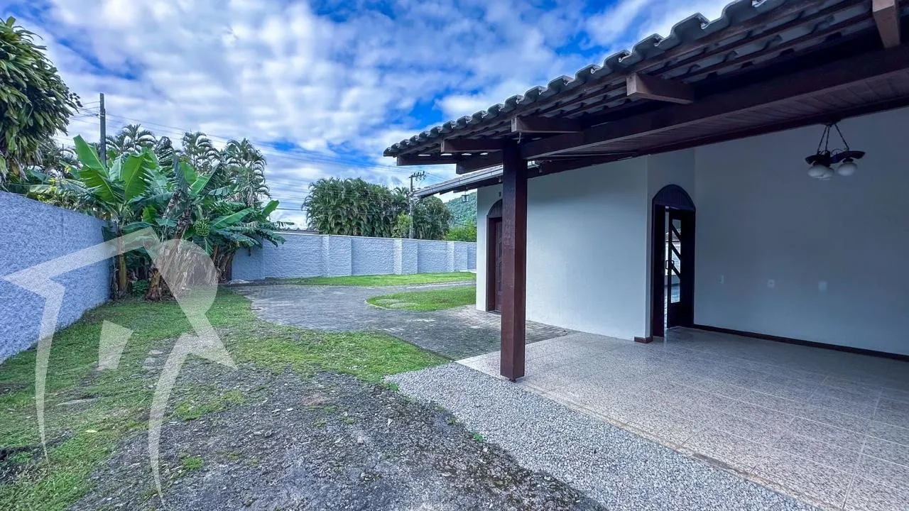 Casa de esquina com piscina, 3 dormitórios localizado na cidade de Ascurra sc — foto 3