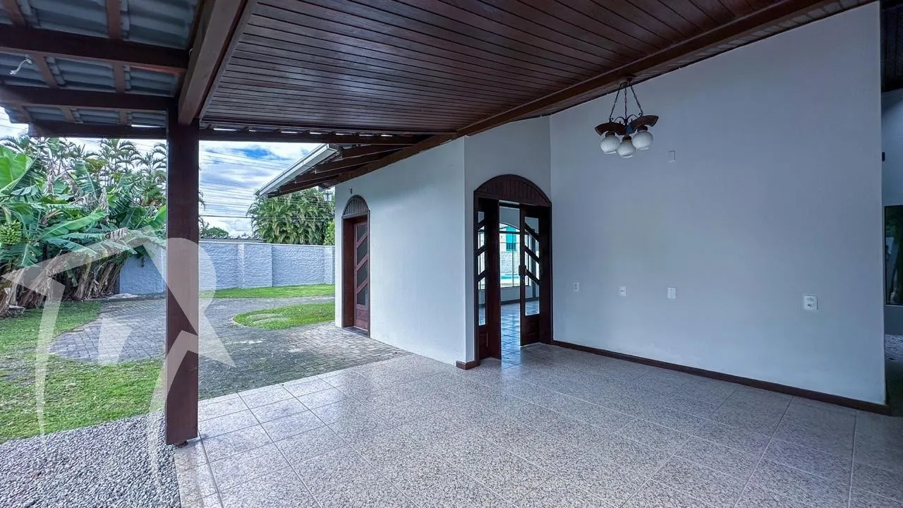 Casa de esquina com piscina, 3 dormitórios localizado na cidade de Ascurra sc — foto 4
