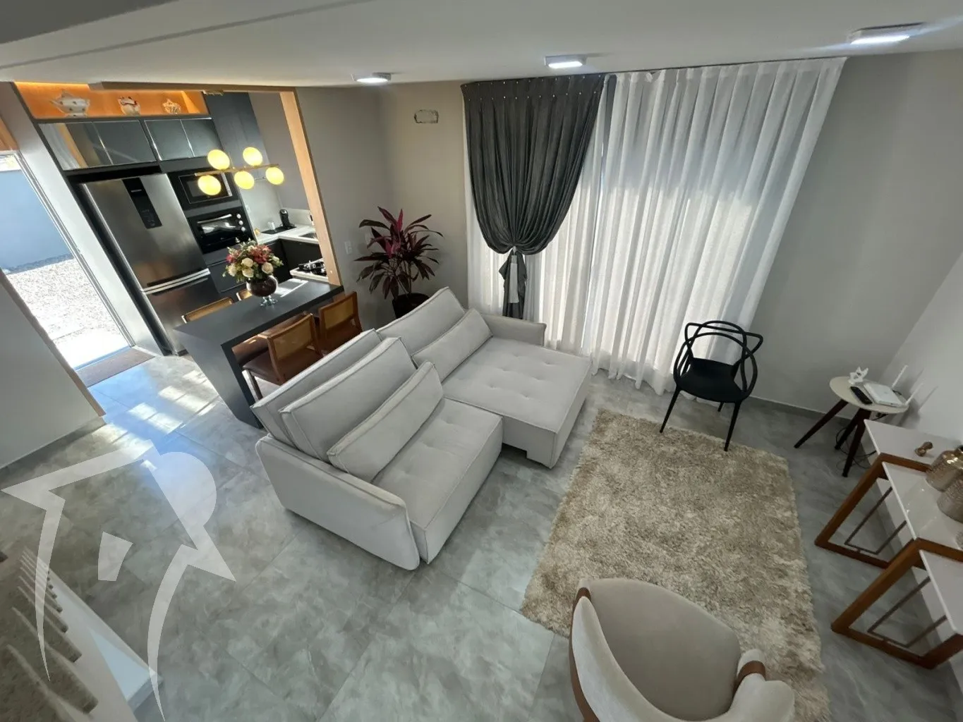 Lindo Sobrado com detalhes de tirar o Folego, 03 dormitórios com suíte e mobiliado - foto 1