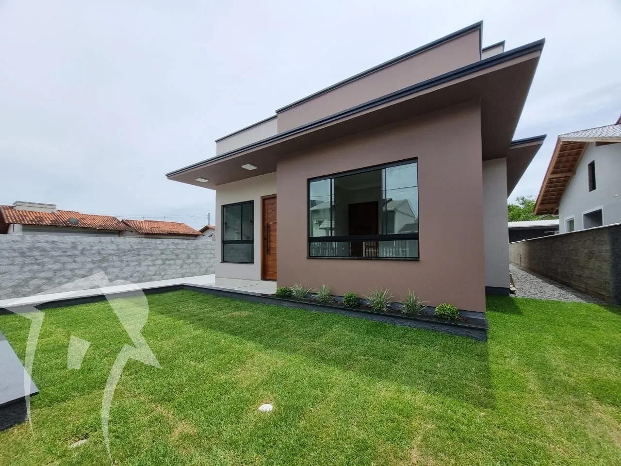 Casa com 3 dormitórios (1 suíte) e amplo terreno no bairro Warnow em Indaial — foto 2