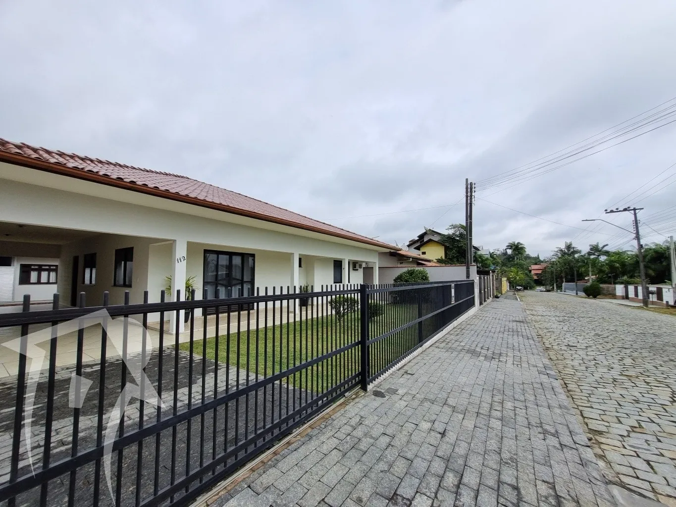 Casa grande com edícula nos fundos em ótima localização - foto 1