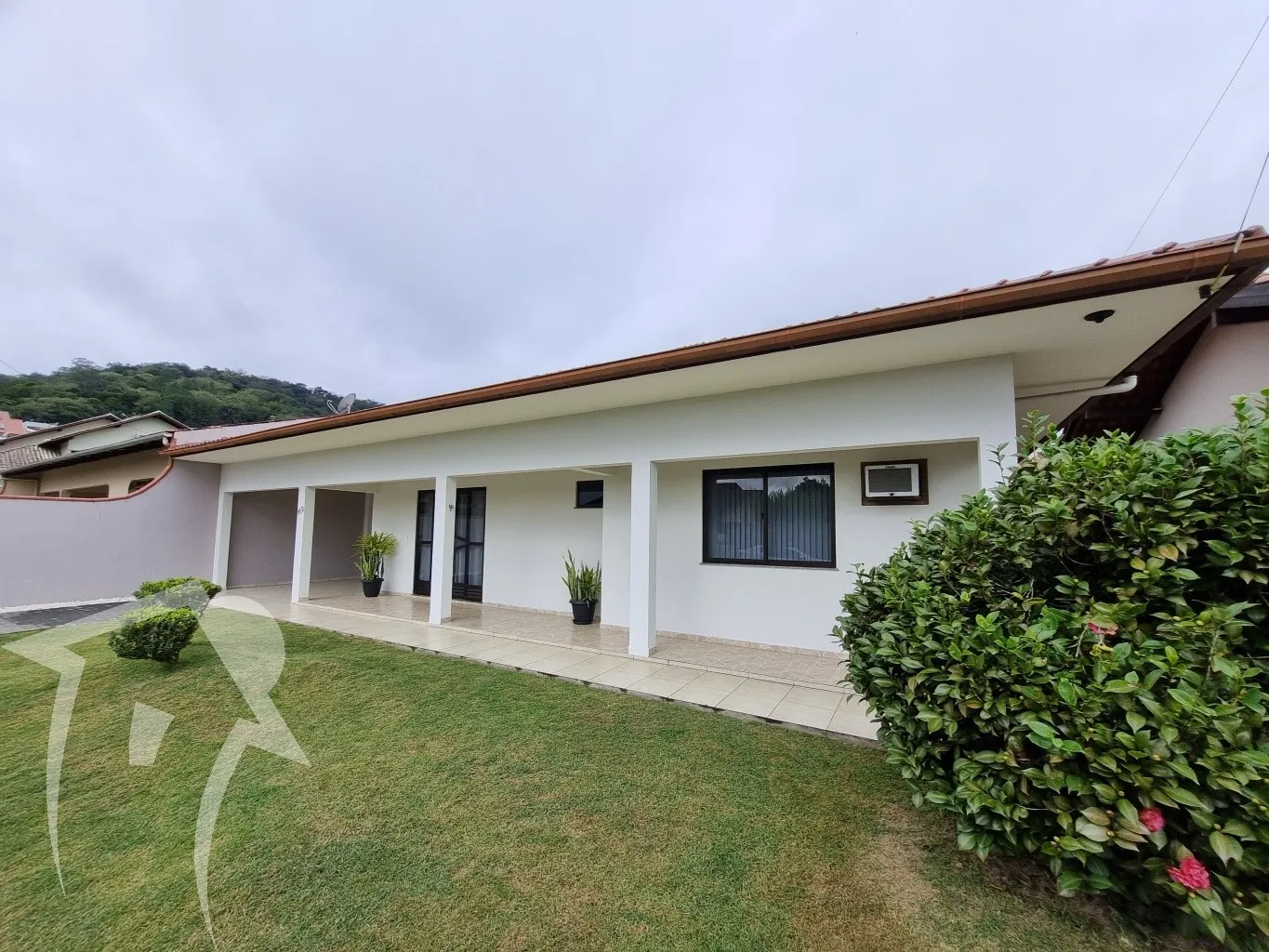 Casa grande com edícula nos fundos em ótima localização — foto 3