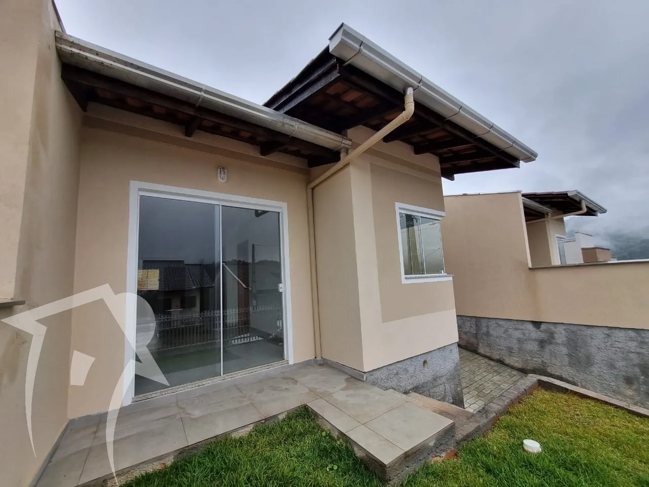 Ótima casa no bairro Arapongas — foto 2