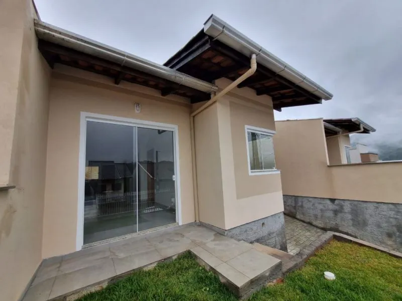 Ótima casa no bairro Arapongas — foto 2