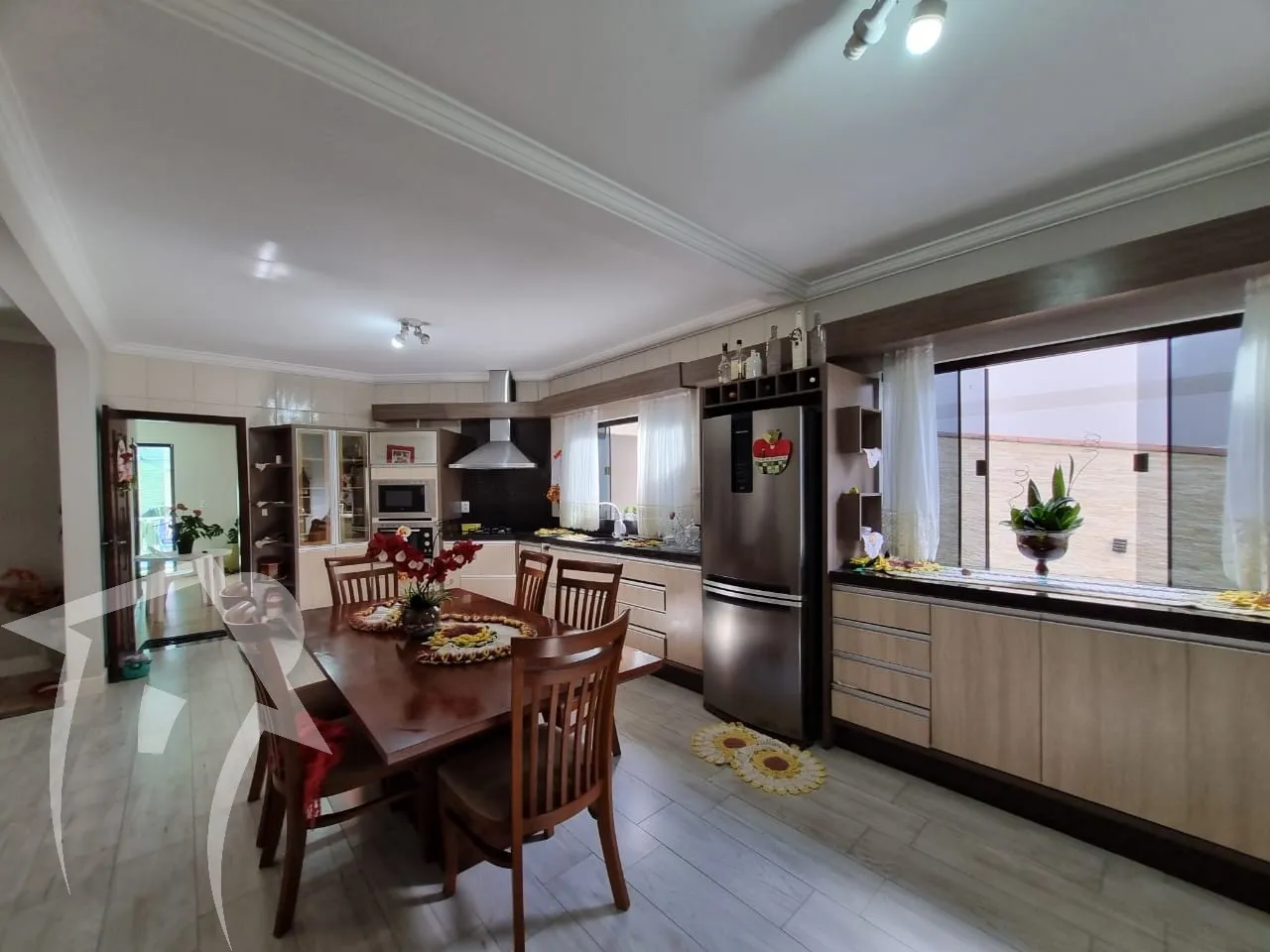 Casa grande com linda área de festas e piscina com hidromassagem — foto 4