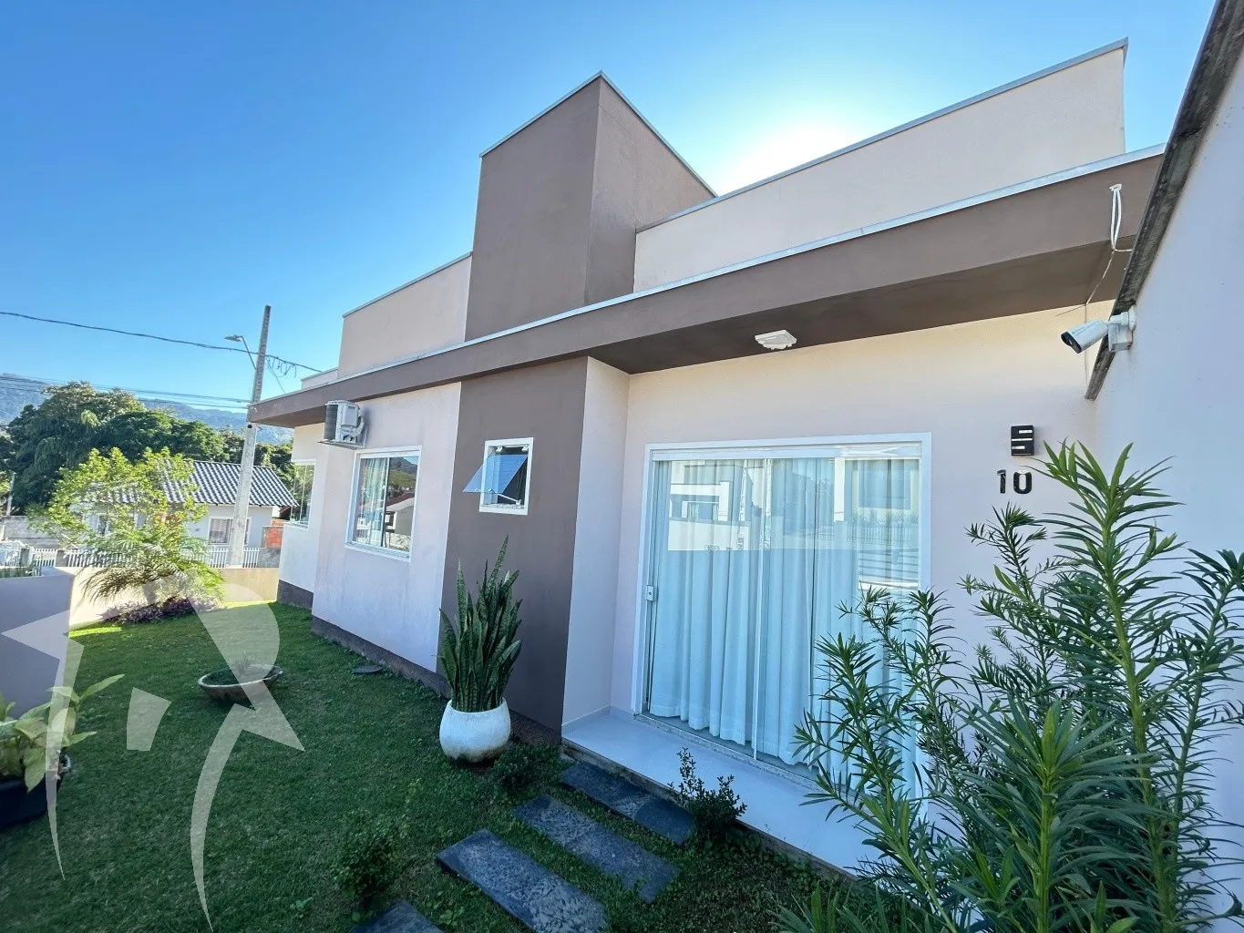 LINDA CASA COM PISCINA - foto 1