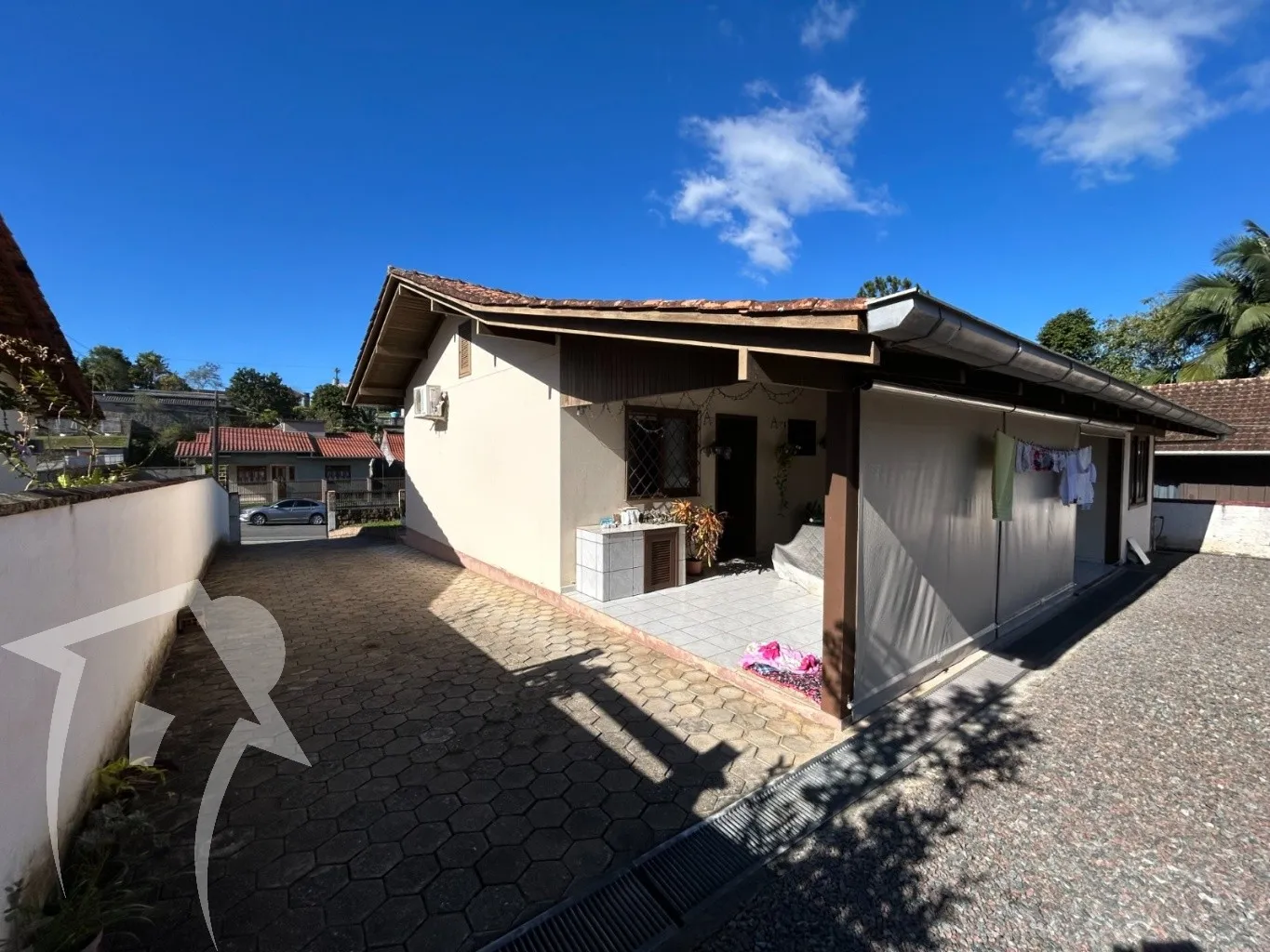 Casa com três dormitórios terreno de 750 metros — foto 3