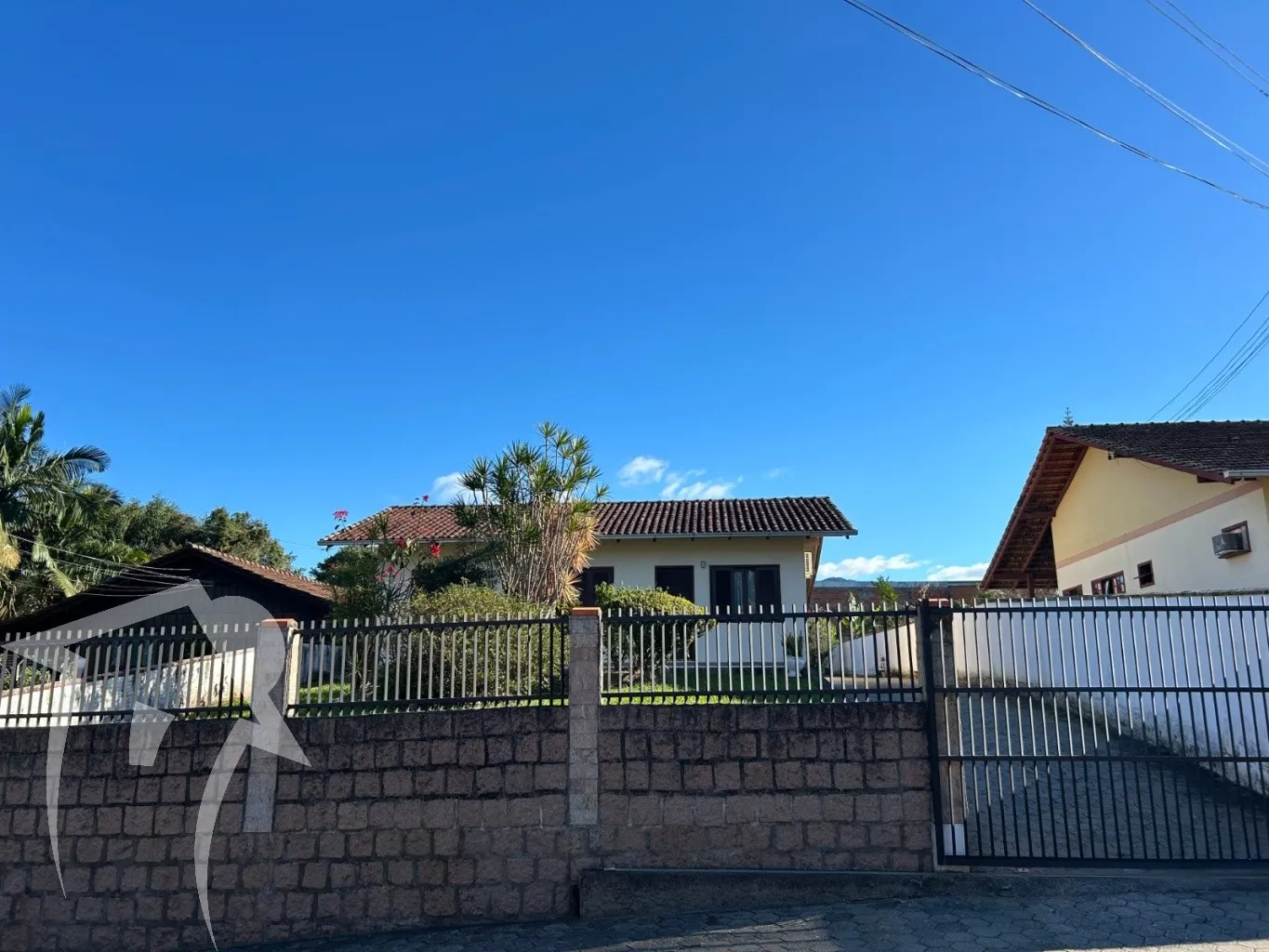 Casa com três dormitórios terreno de 750 metros — foto 4