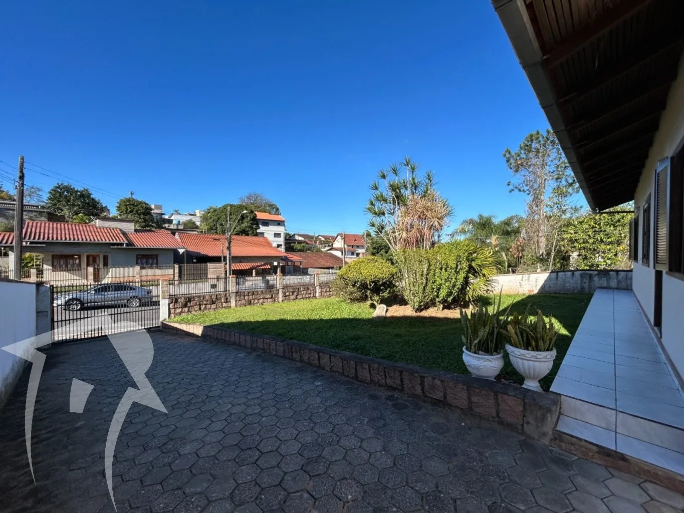 Casa com três dormitórios terreno de 750 metros — foto 5