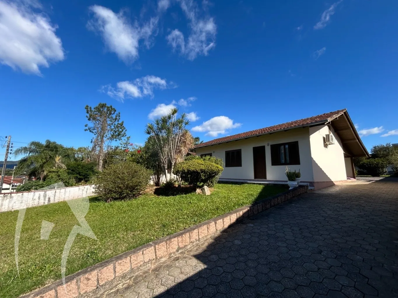 Casa com três dormitórios terreno de 750 metros — foto 6