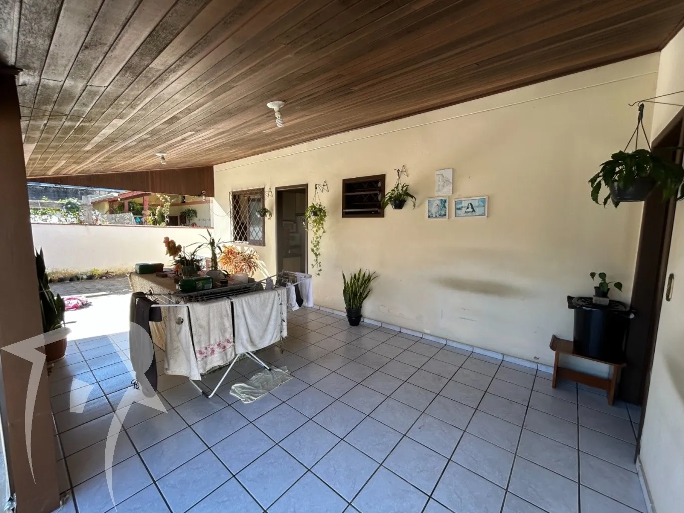 Casa com três dormitórios terreno de 750 metros — foto 7