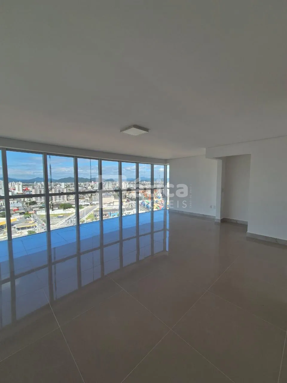 Sala Comercial para Locação no Coração de Itajaí. Vista Panorâmica - foto 1