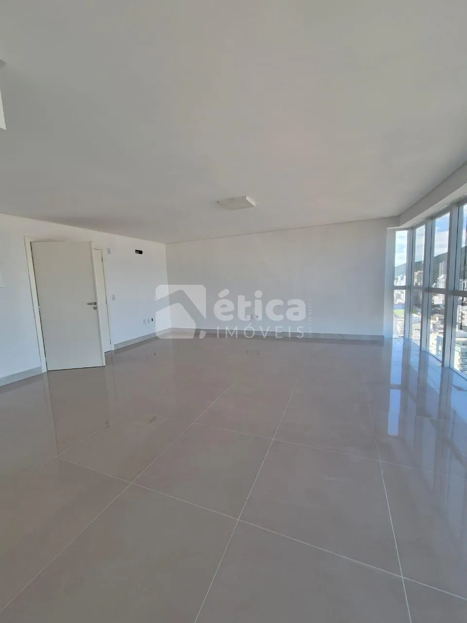 Sala Comercial para Locação no Coração de Itajaí. Vista Panorâmica — foto 2