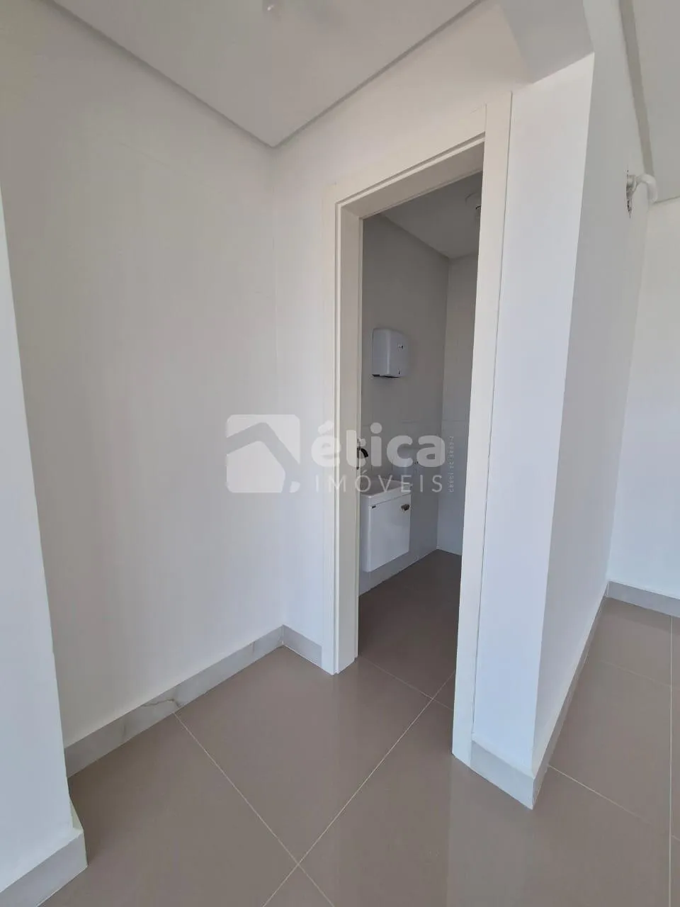 Sala Comercial para Locação no Coração de Itajaí. Vista Panorâmica — foto 3