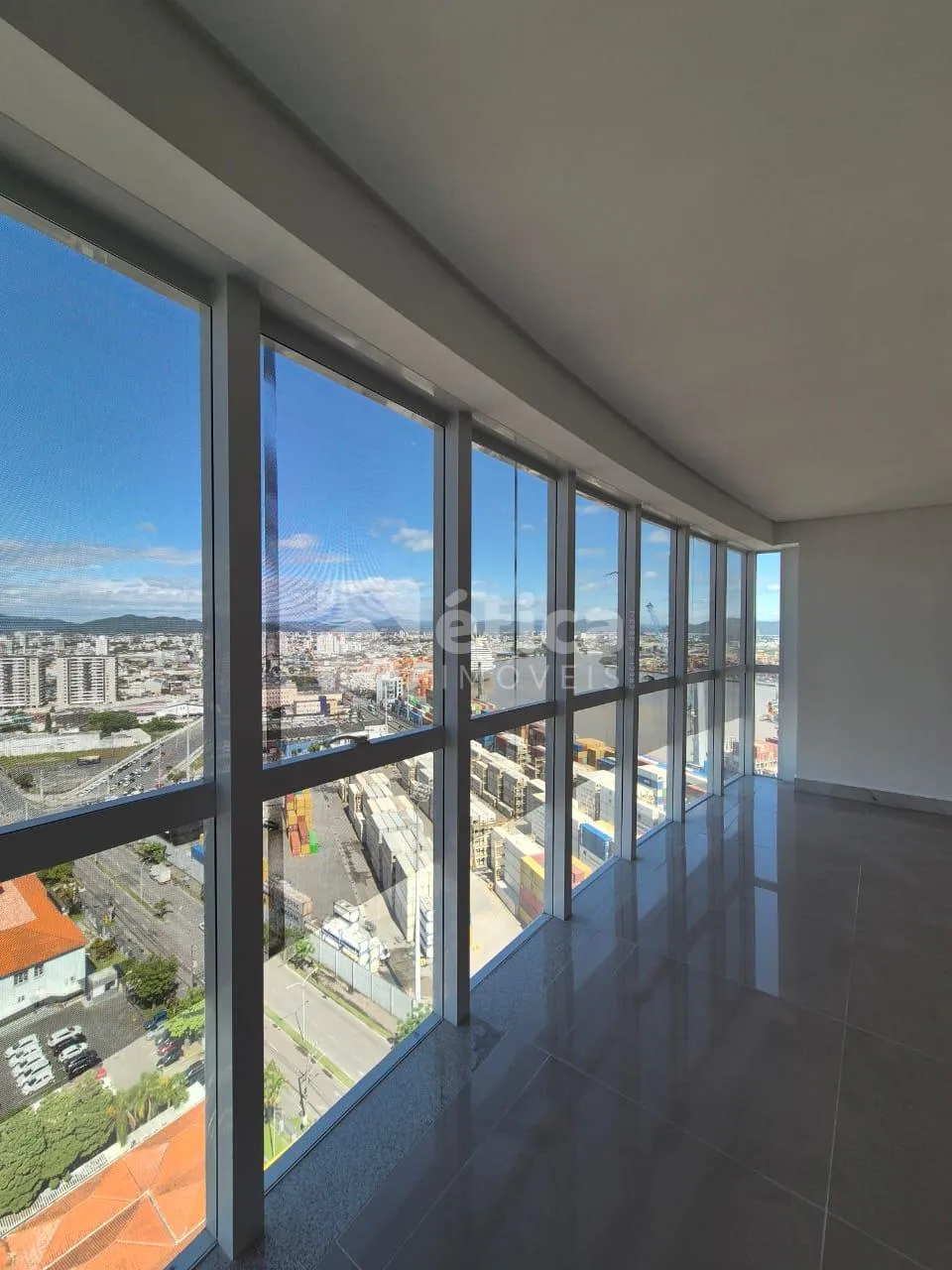 Sala Comercial para Locação no Coração de Itajaí. Vista Panorâmica — foto 4