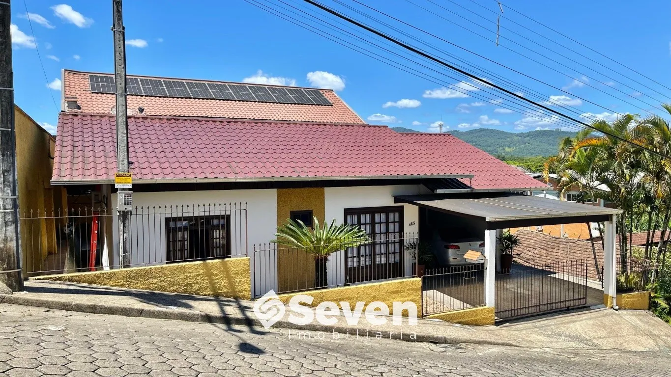 Casa à venda com 4 quartos e 2 suítes, 2 vagas, 300m² no Badenfurt, Blumenau - foto 1