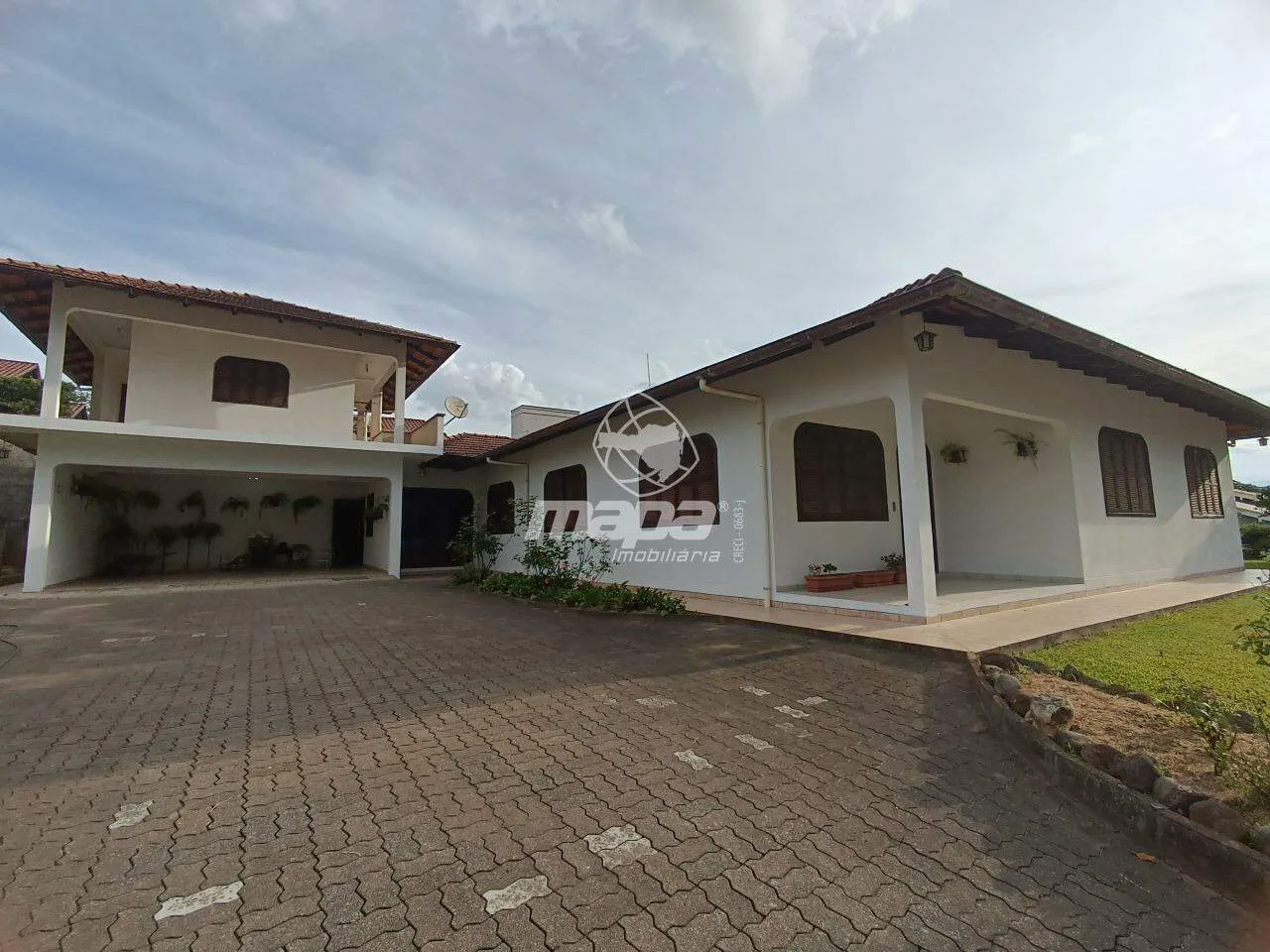 Casa ampla com excelente padrão construtivo em área nobre, a poucos minutos do centro - foto 1