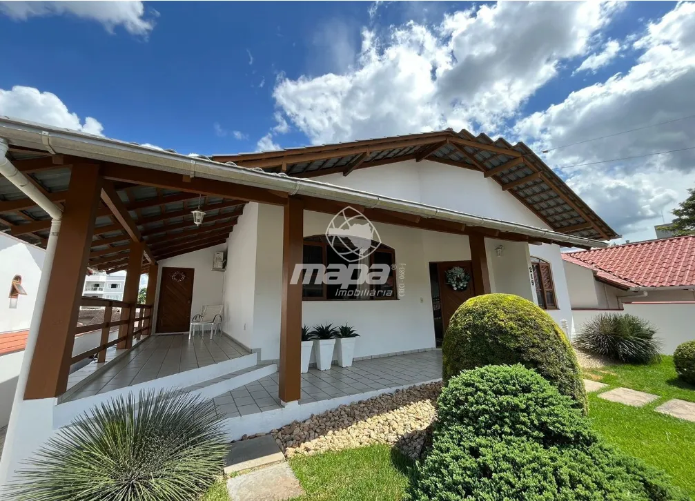 Casa à venda em Timbó Bairro Capitais 4 vagas, 2 suítes, piscina e área externa ampla - foto 1