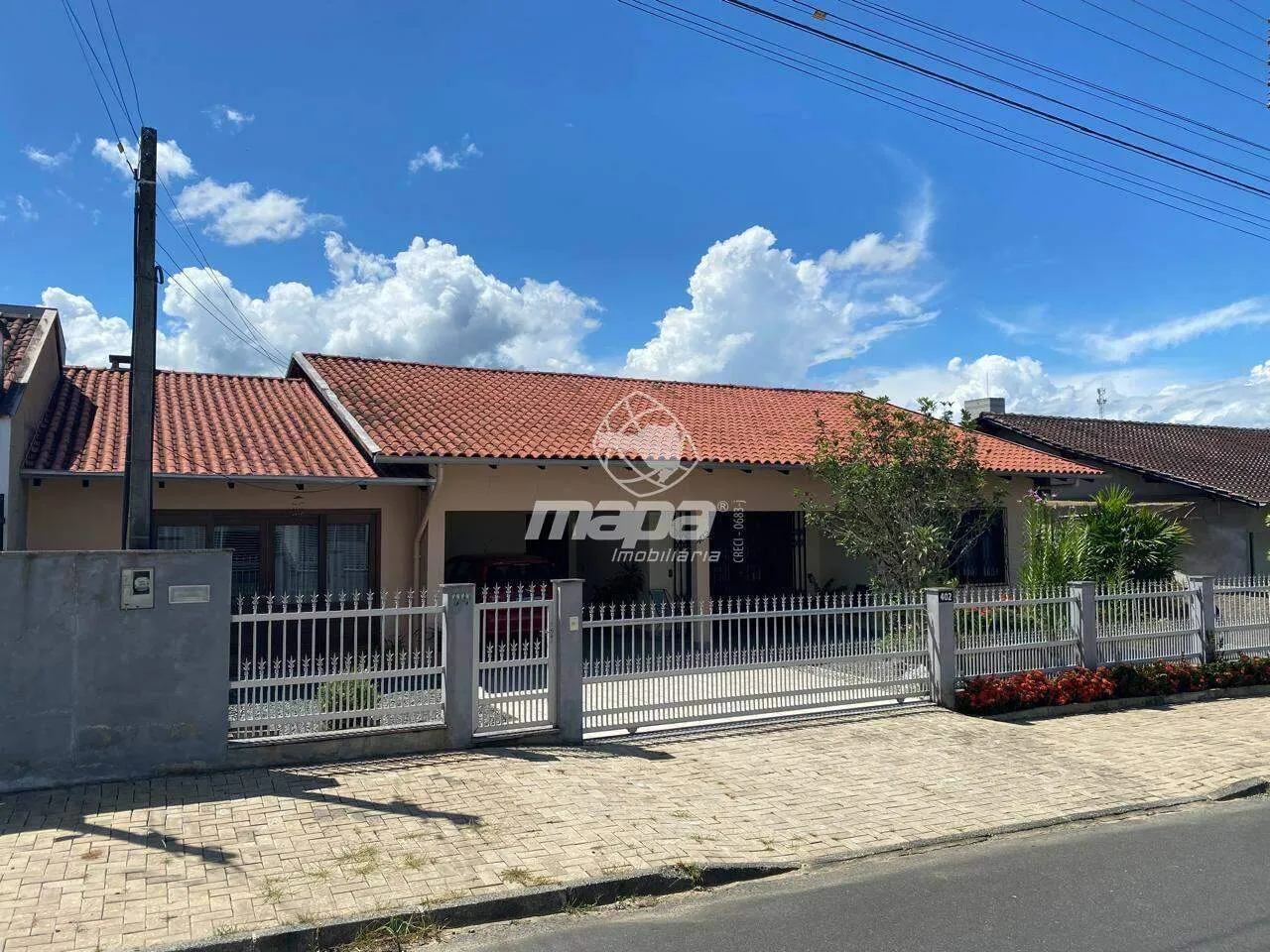 Casa Espaçosa em Localização Privilegiada - foto 1