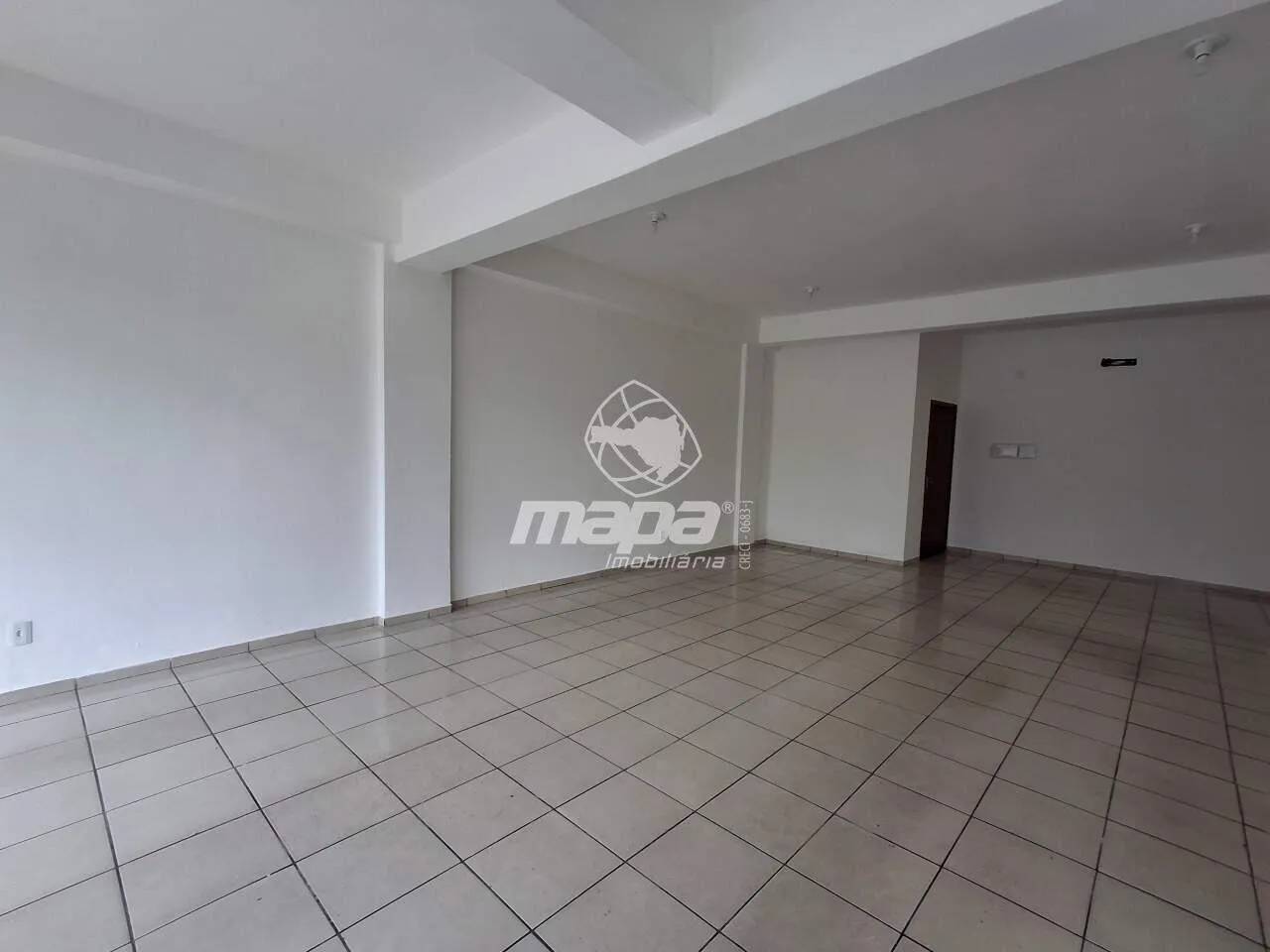 Sala Comercial Exclusiva para Aluguel em Indaial (Bairro Tapajós) - Frente, 1 Sala, 1 Banheiro, 63,23 m interna + 63,23 m externa — foto 2
