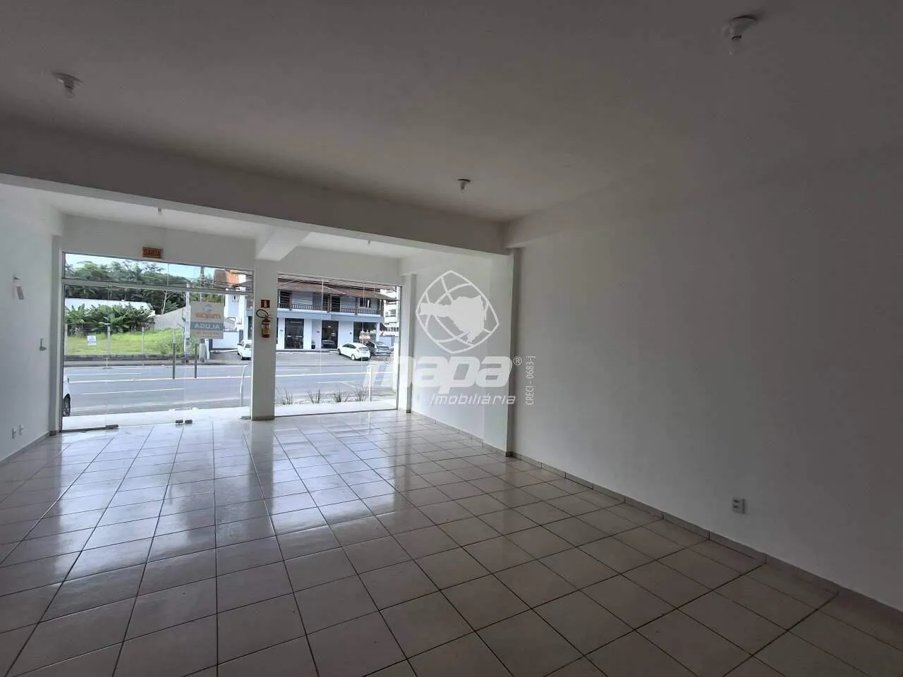 Sala Comercial Exclusiva para Aluguel em Indaial (Bairro Tapajós) - Frente, 1 Sala, 1 Banheiro, 63,23 m interna + 63,23 m externa — foto 3