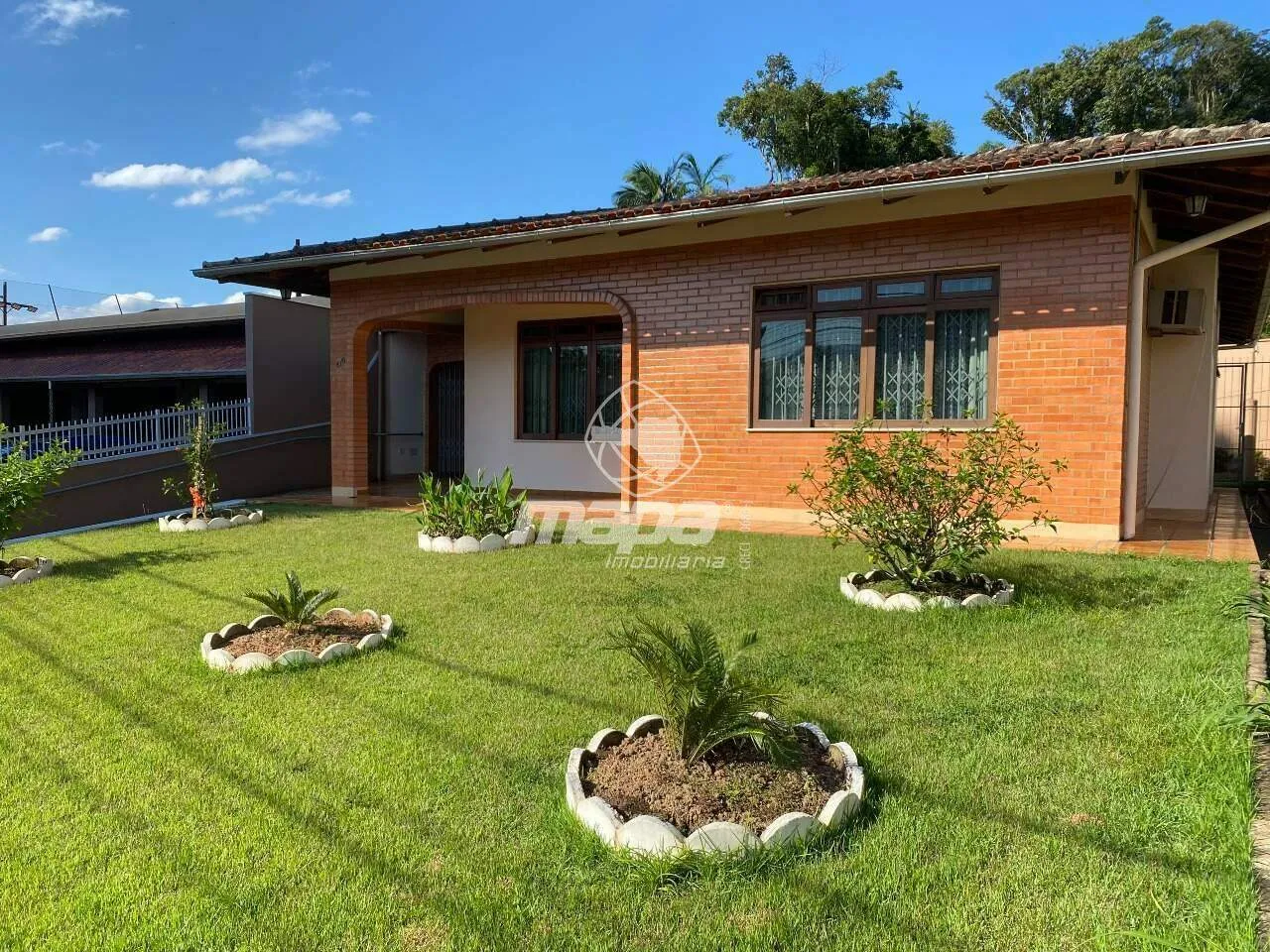 Otima casa ao lado do Clube - foto 1