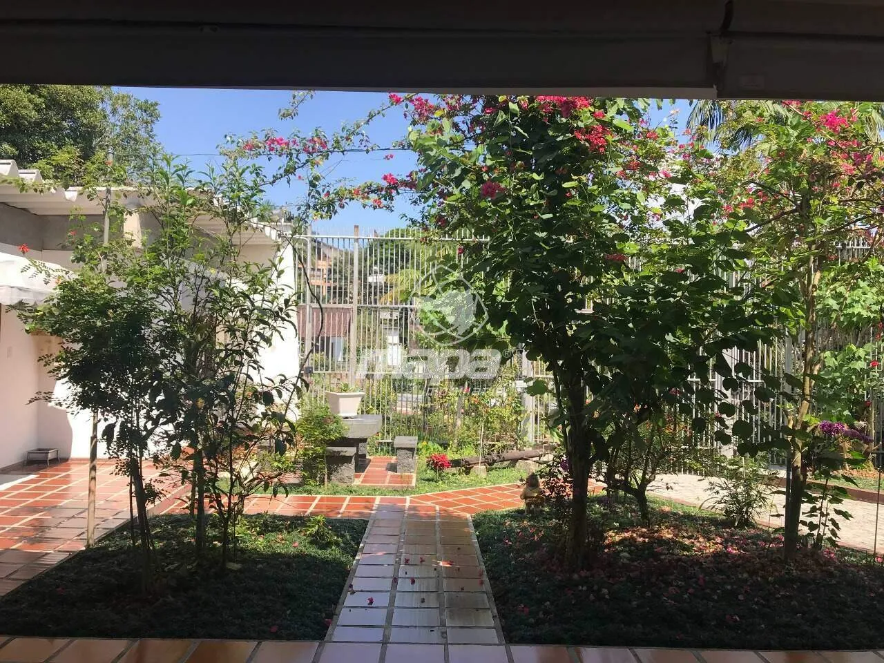 Amplo Imóvel para construção de condomínio residencial ou estabelecimento comercial em região central. — foto 4