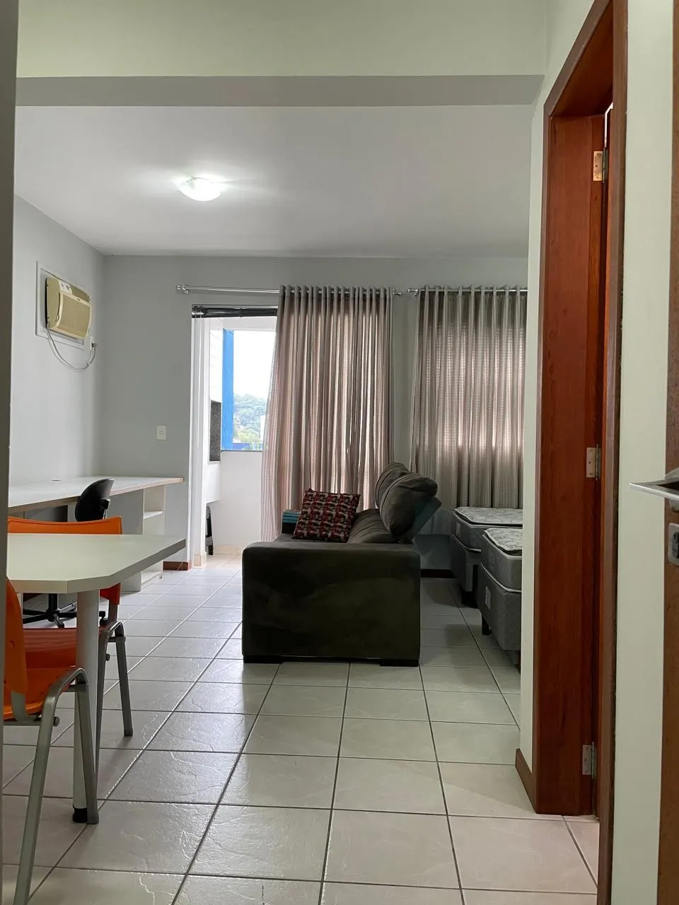 LOFT com sacada e churrasqueira todo mobiliado, no bairro Itoupava Seca. - foto 1