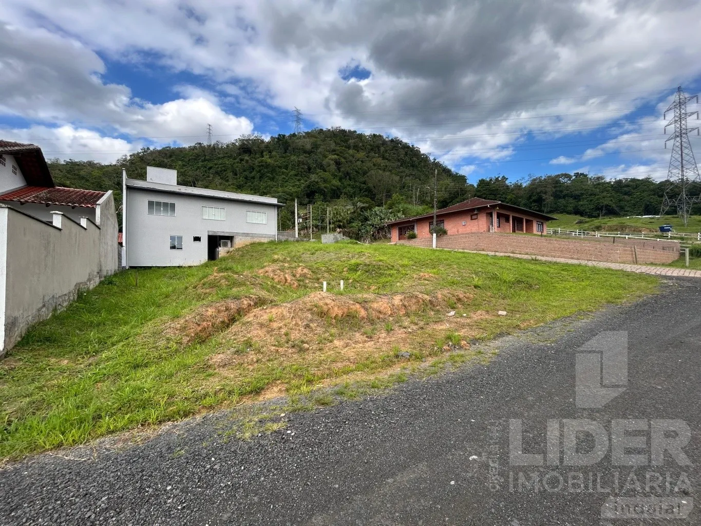 Casa com 147m de area construída em um terreno de 596,m — foto 3