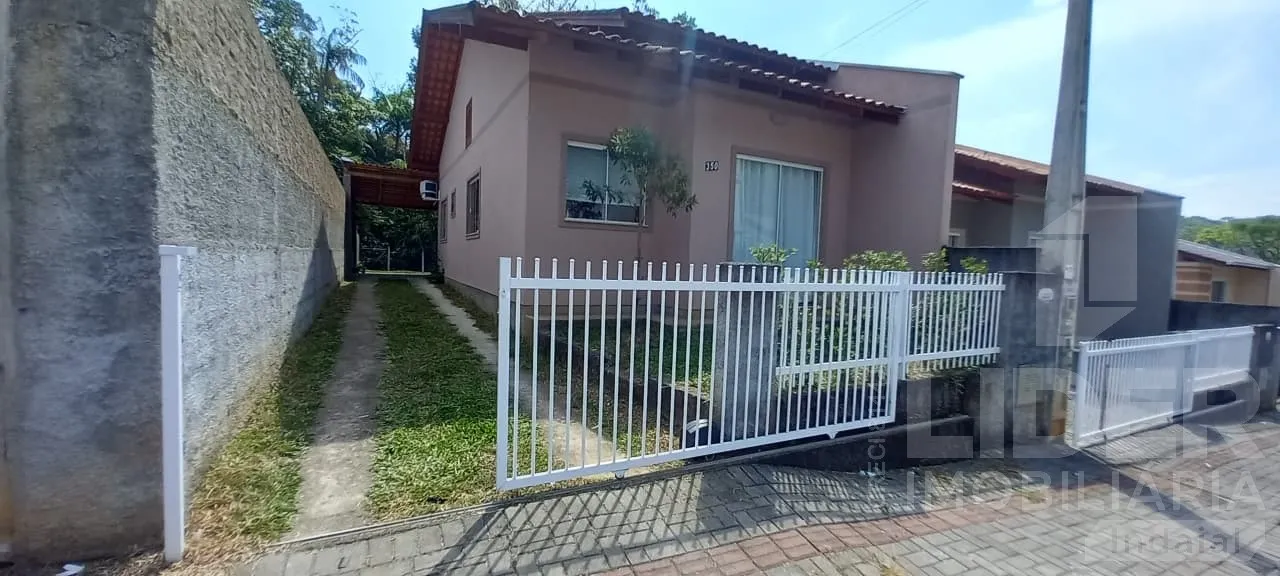 Excelente oportunidade! Casa, com área verde e espaço de lazer. — foto 2