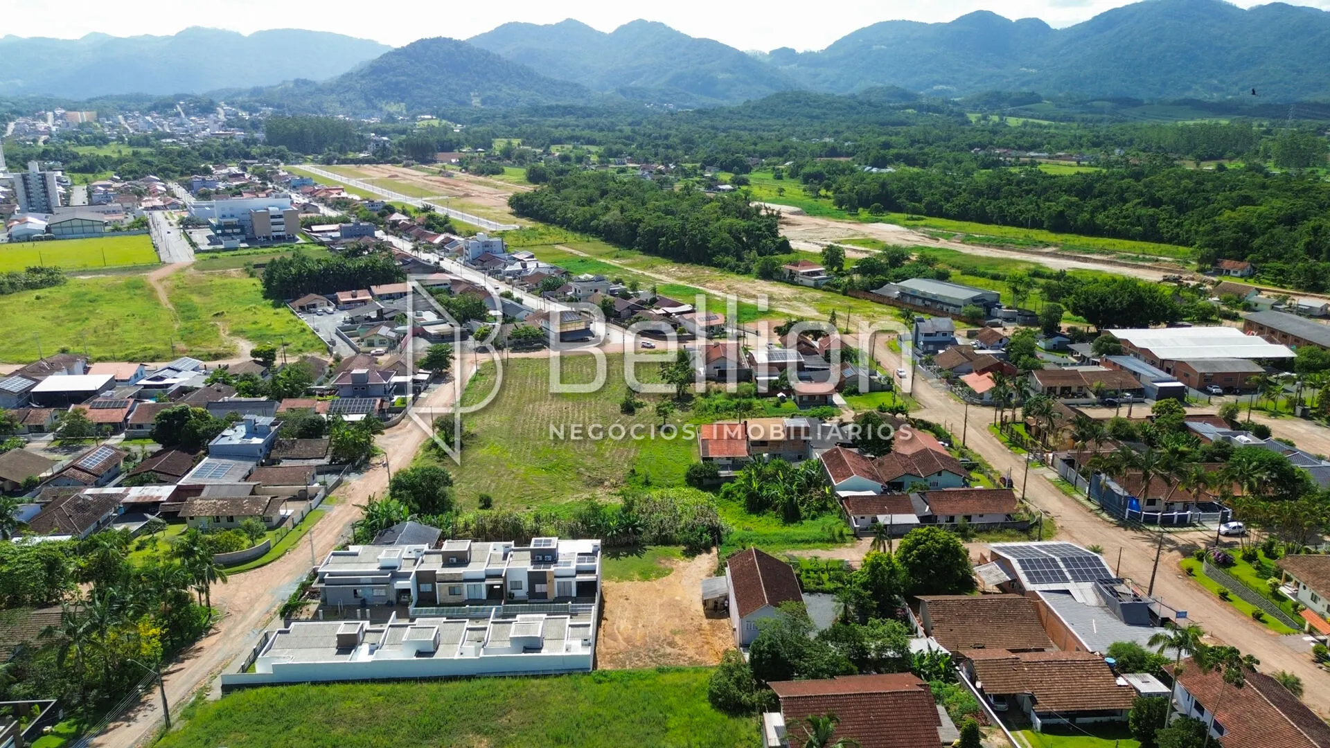Excelente oportunidade para quem busca espaço, tranquilidade e potencial construtivo! — foto 4