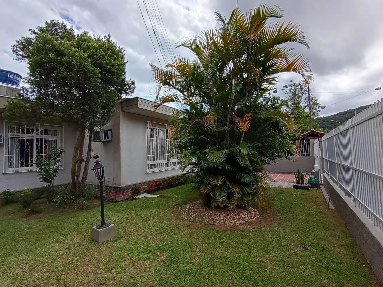 Imóvel de 850m de terreno com 04 dormitórios sendo 01 suíte no bairro Garcia em Blumenau, SC. - foto 1