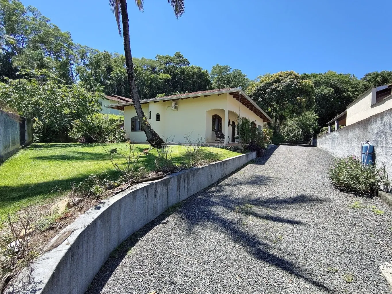 Ampla casa com 3 suítes, lavabo, varanda, churrasqueira... e terreno de 1.376m - foto 1
