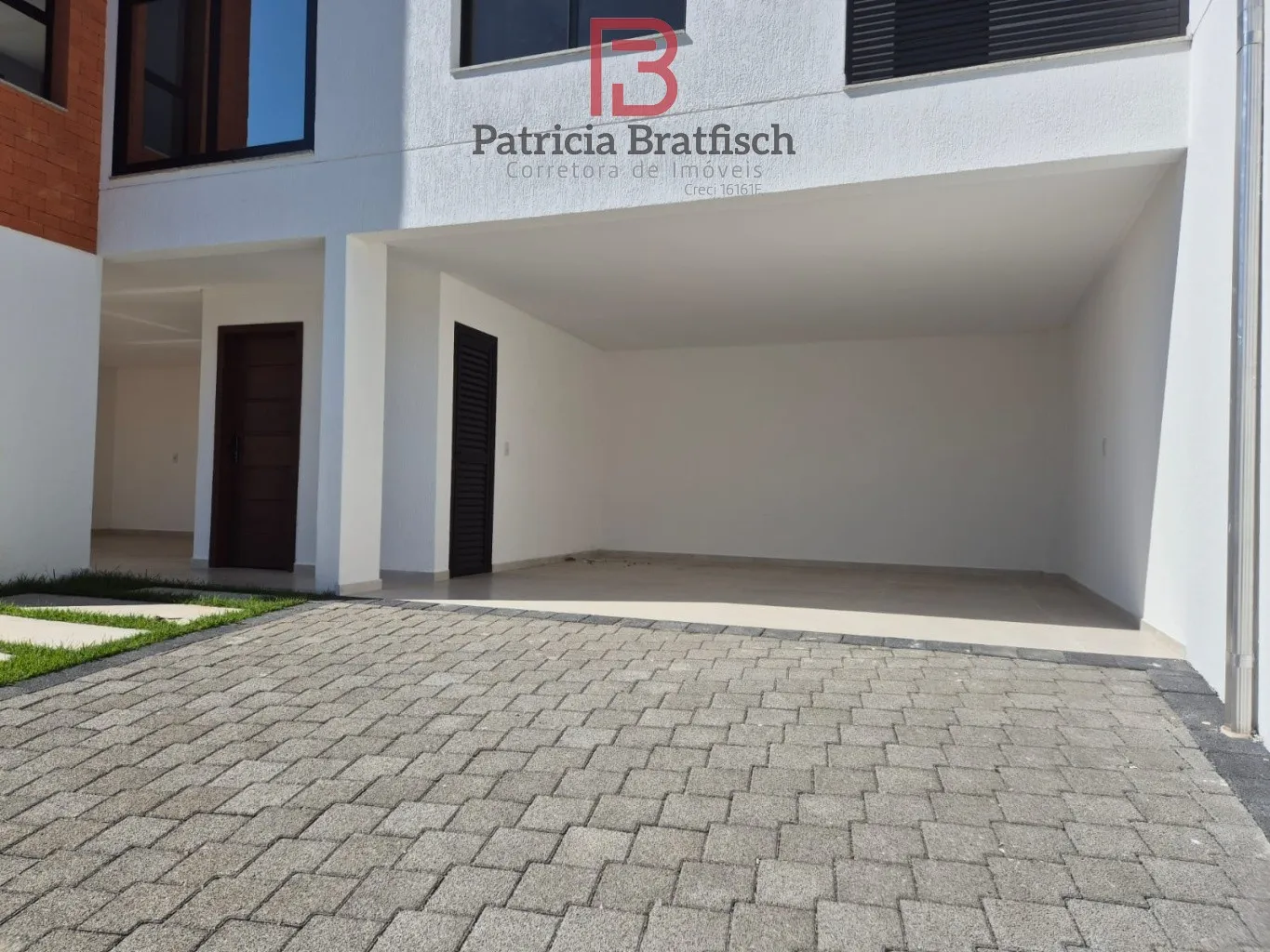 Maravilhoso sobrado triplex, com 03 suítes, área de festas e 04 vagas garagem. Localizado no Bairro Escola Agrícola. — foto 7