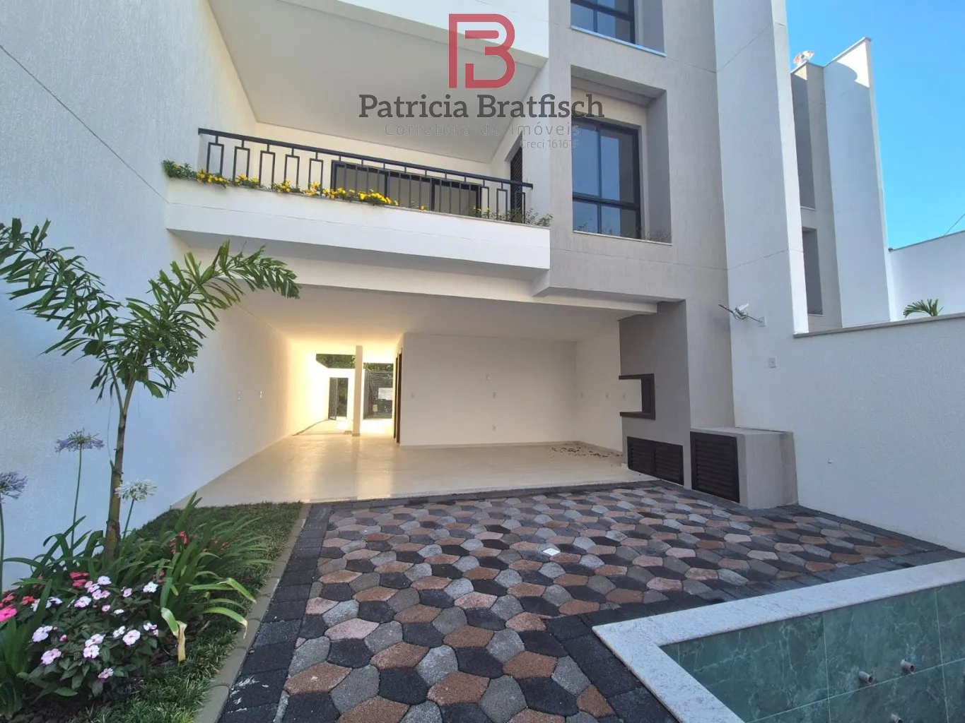 Maravilhoso sobrado triplex, com 03 suítes, área de festas com piscina. Localizado no Bairro Escola Agrícola. - foto 1