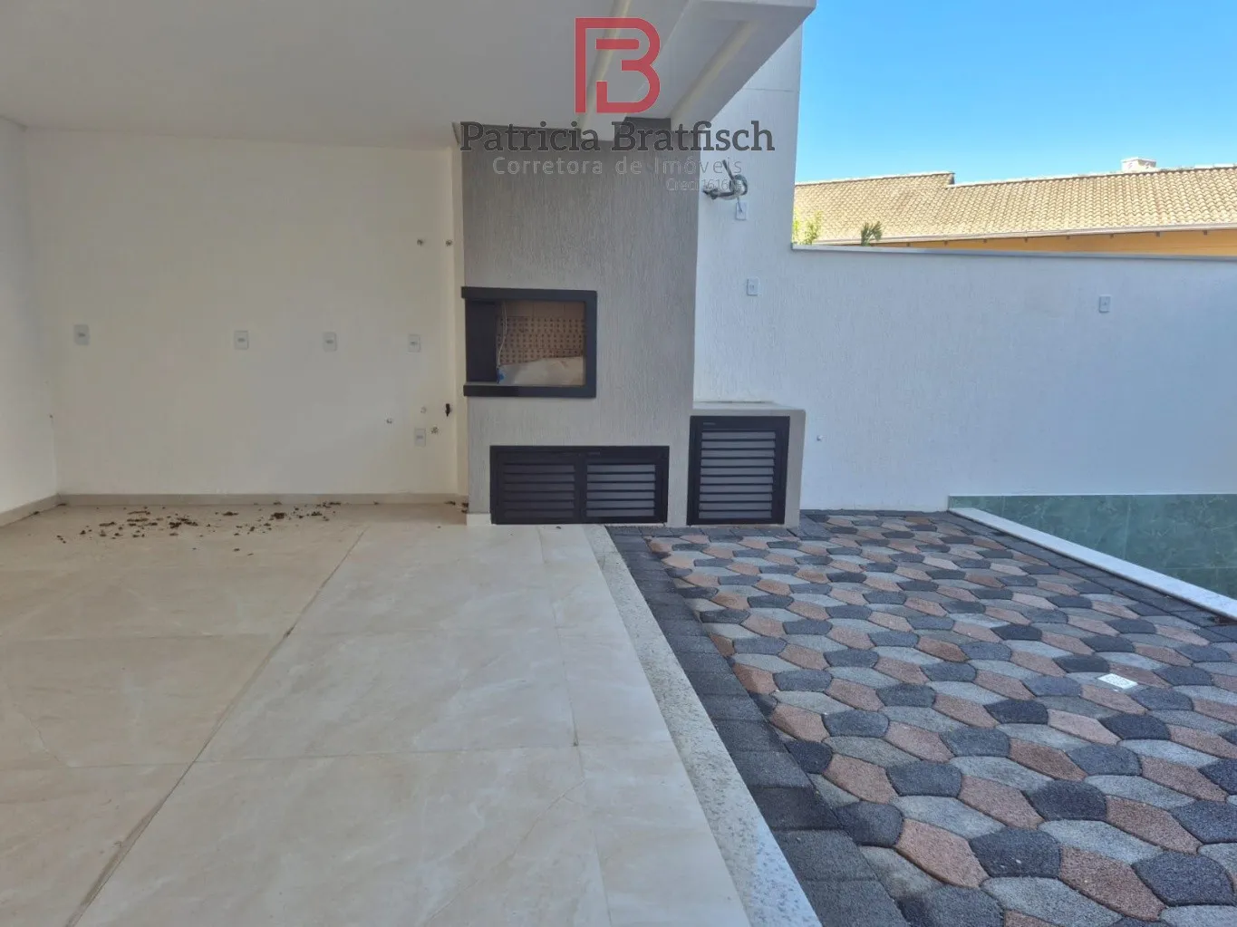 Maravilhoso sobrado triplex, com 03 suítes, área de festas com piscina. Localizado no Bairro Escola Agrícola. — foto 3