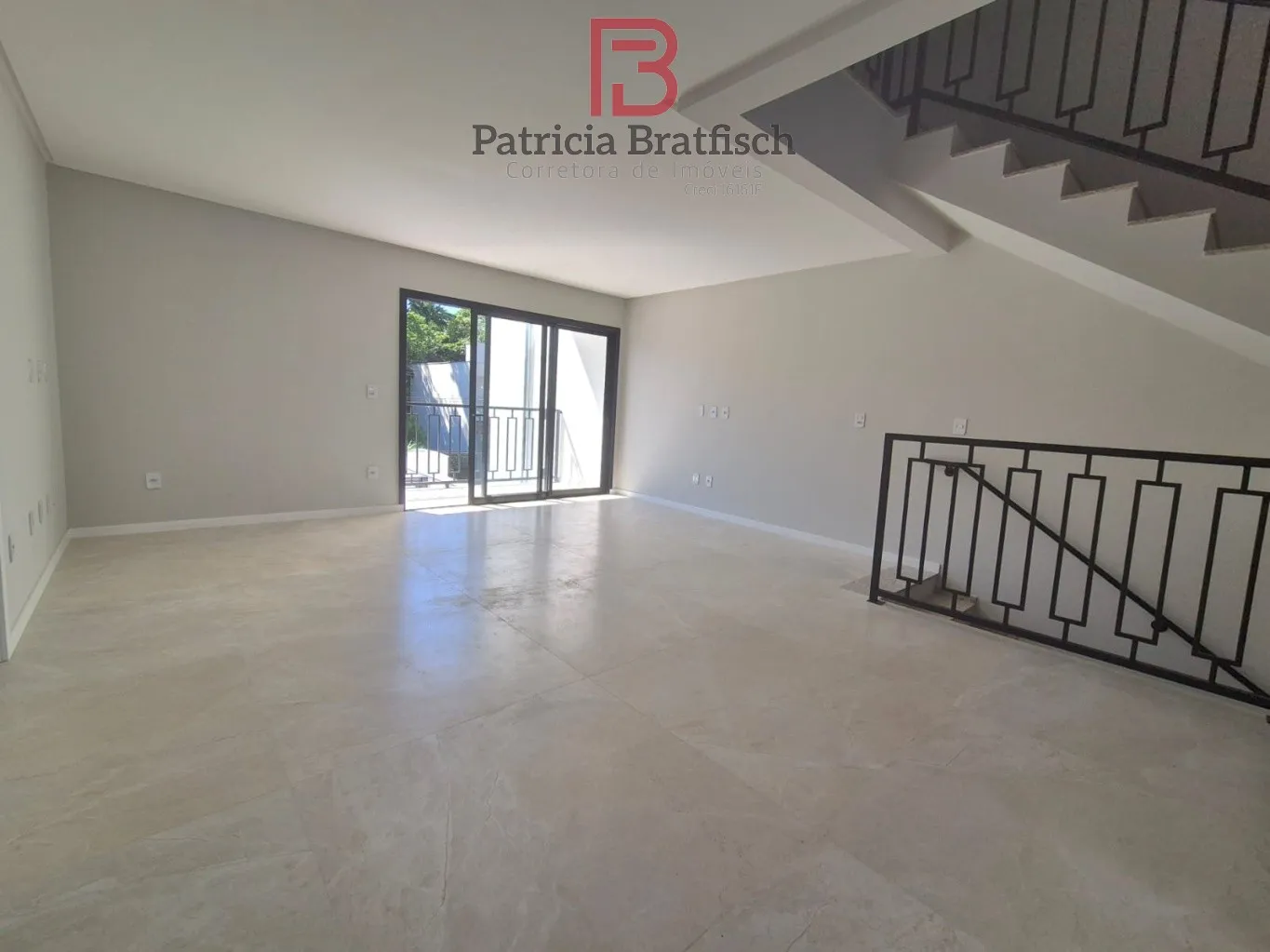 Maravilhoso sobrado triplex, com 03 suítes, área de festas com piscina. Localizado no Bairro Escola Agrícola. — foto 4