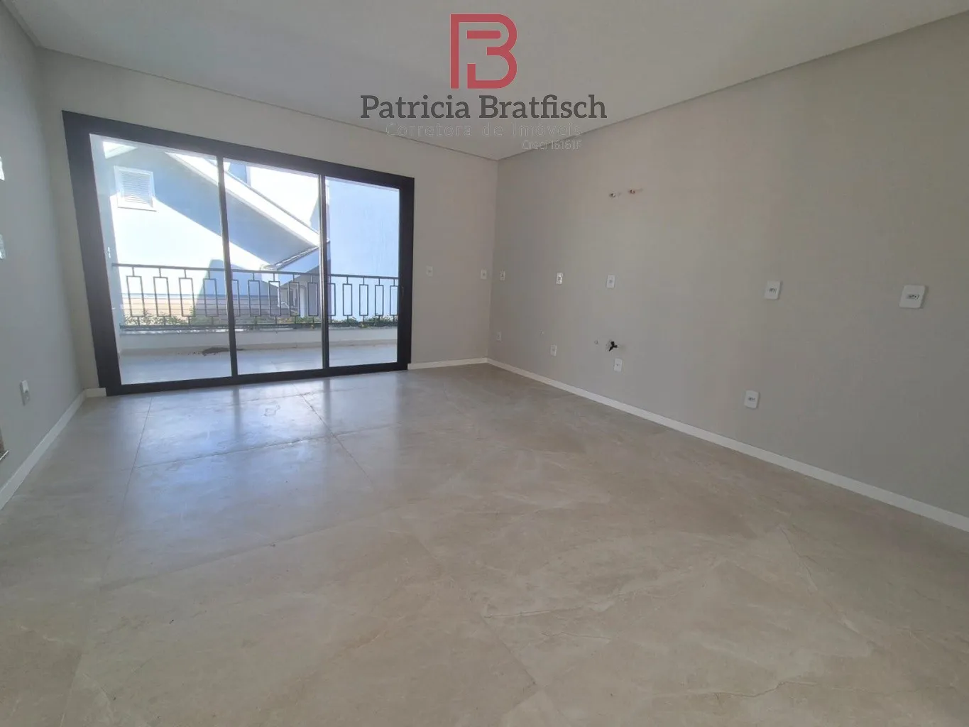 Maravilhoso sobrado triplex, com 03 suítes, área de festas com piscina. Localizado no Bairro Escola Agrícola. — foto 7