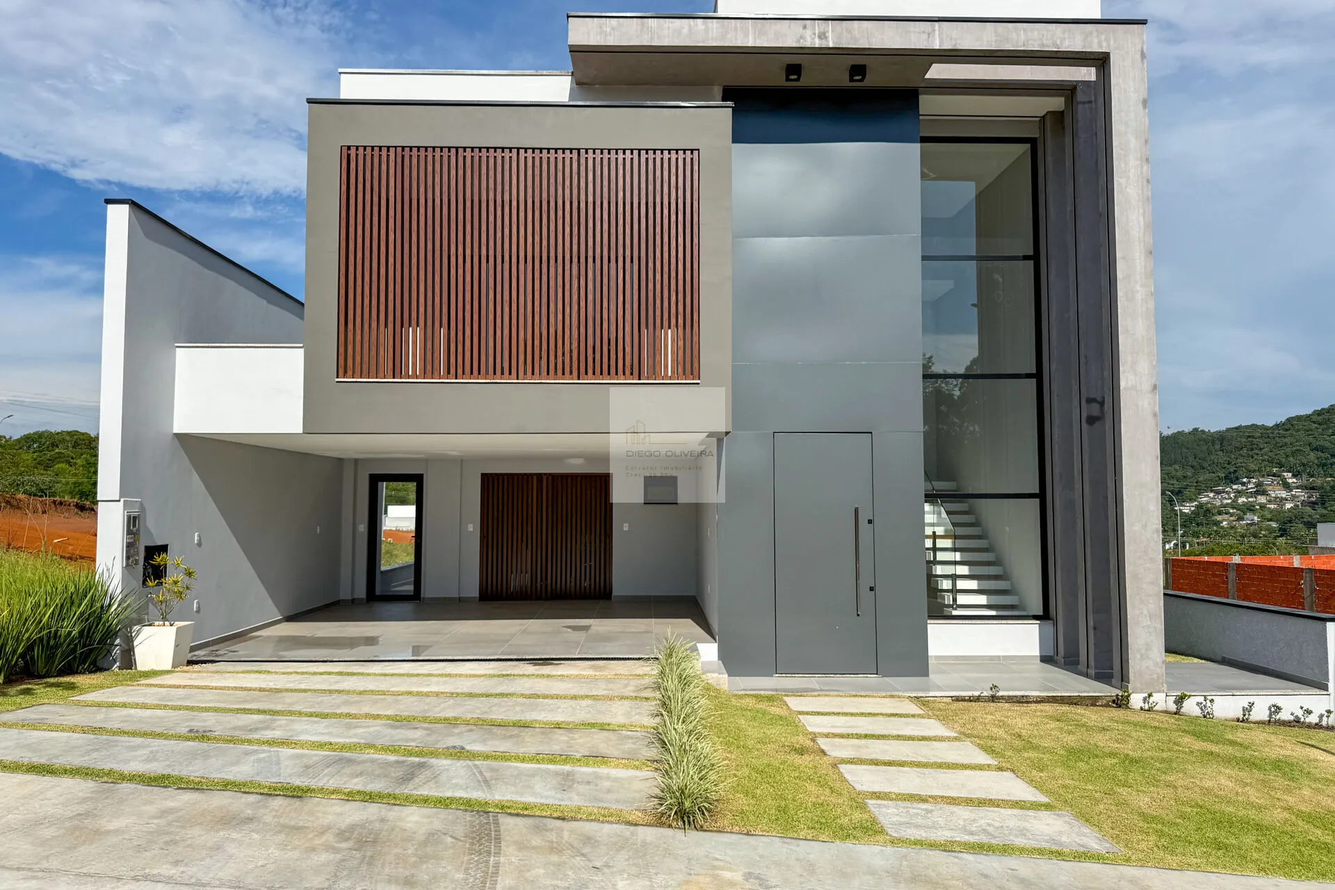 Linda casa no Bairro ponta aguda com 4 suítes em Blumenau-SC - foto 1