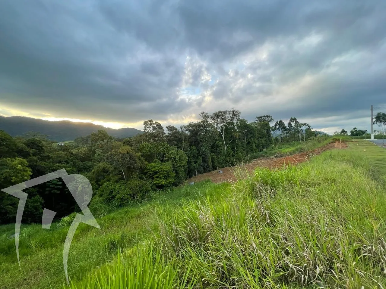 Terreno 12x30 no João Paulo II com Declive acentuado — foto 4