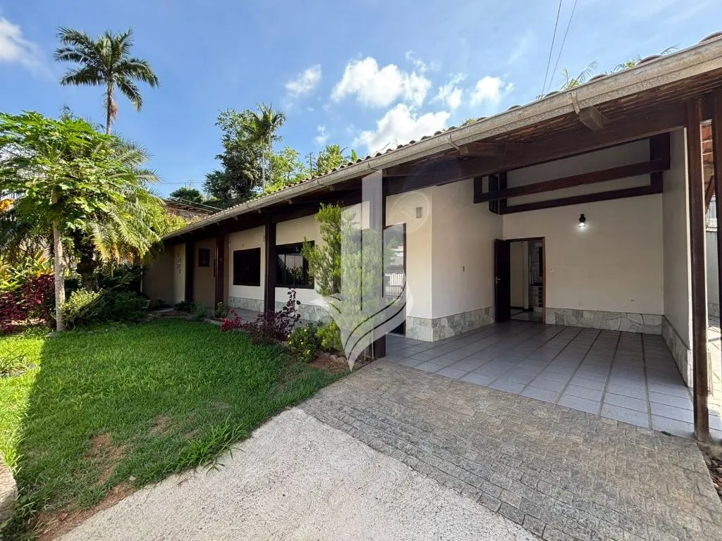Casa plana 3 dormitórios, 1 suíte master, 2 vagas de garagem - foto 1