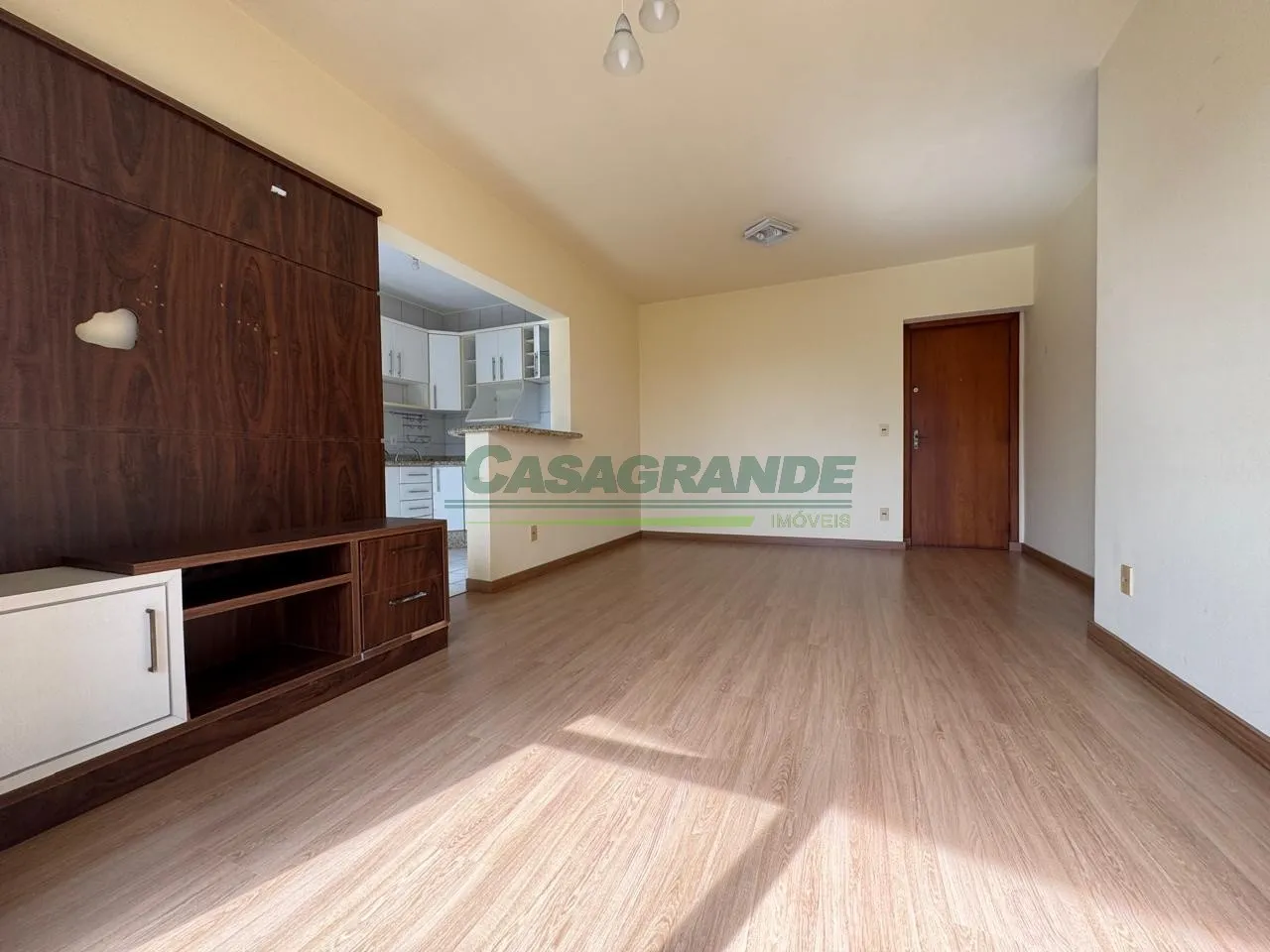 Apartamento semi mobiliado em ótima localização no bairro Vila Nova, próximo a Cooper, Hospital Unimed, ponto de ônibus, de frente para a rua geral e com fácil acesso ao centro. — foto 2