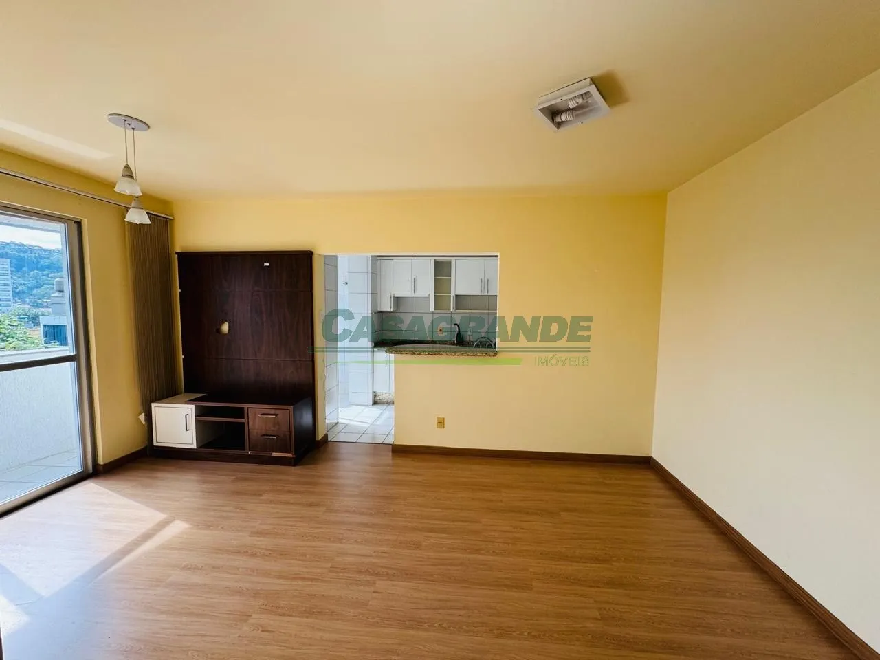Apartamento semi mobiliado em ótima localização no bairro Vila Nova, próximo a Cooper, Hospital Unimed, ponto de ônibus, de frente para a rua geral e com fácil acesso ao centro. — foto 3