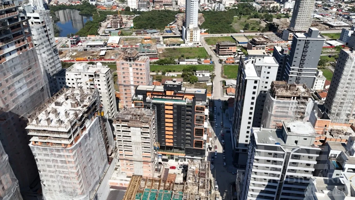 Apartamento com 217,00m com 4 suítes em Porto Belo - foto 1