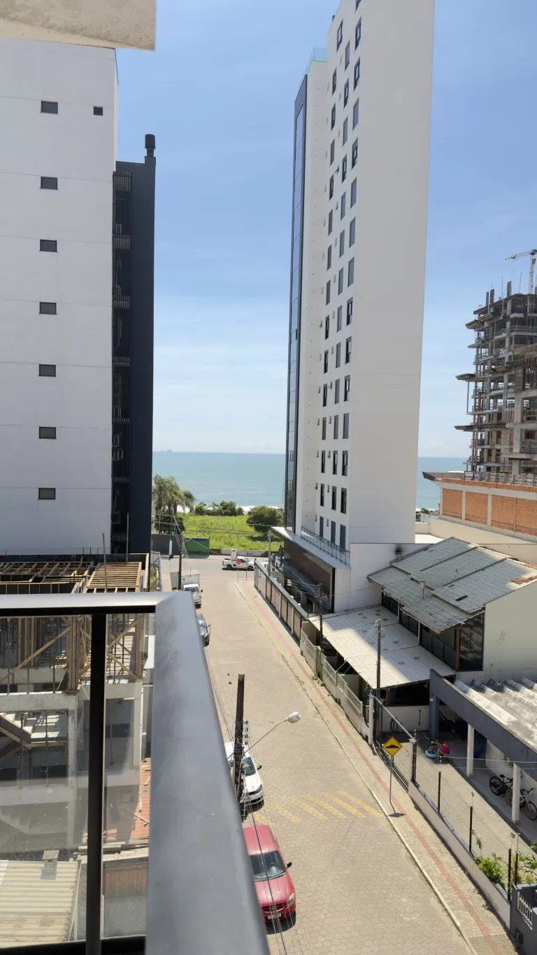 Apartamento pronto com 3 suítes a 150 metros do mar em Balneário Piçarras — foto 2