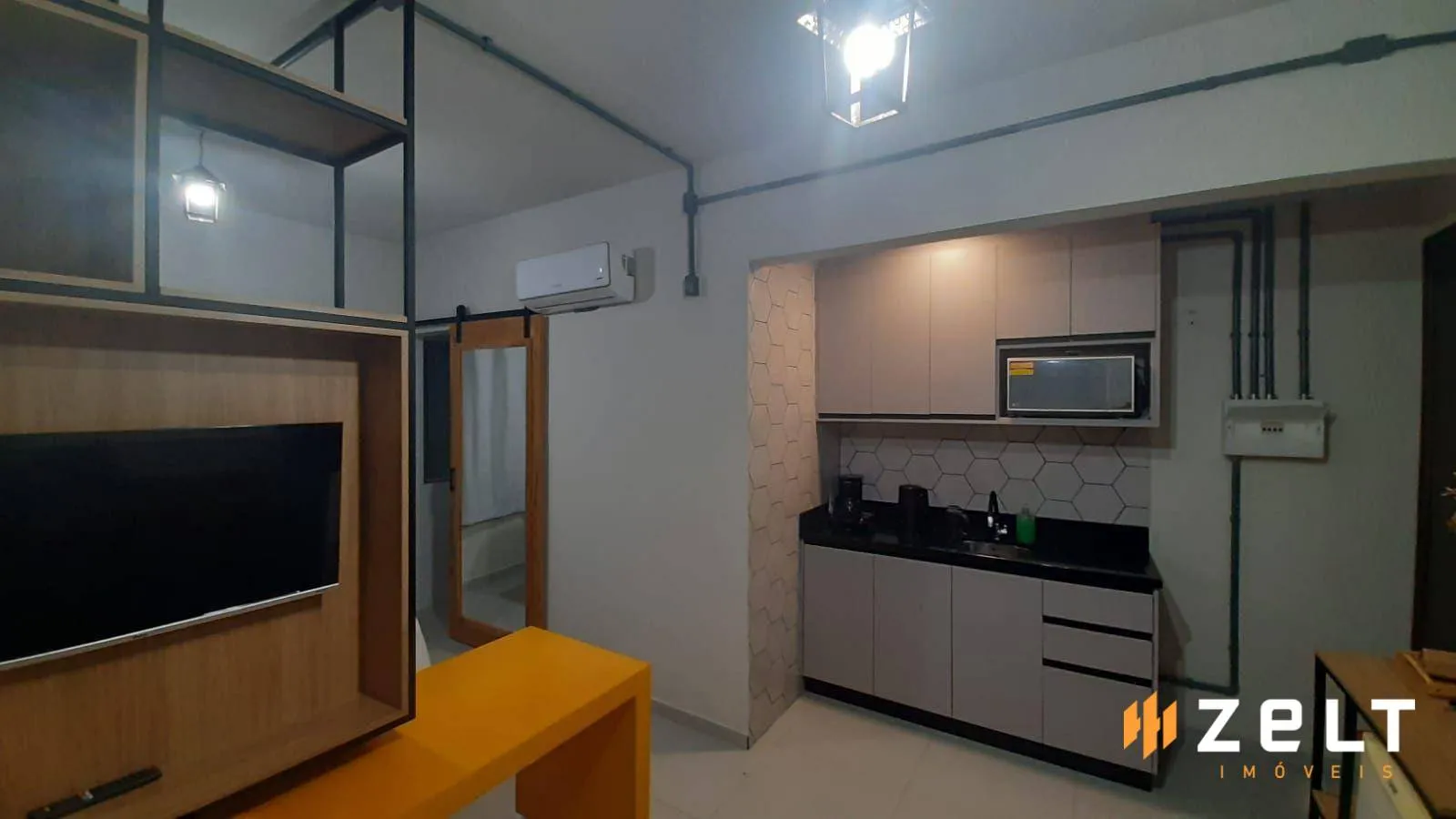 Apartamento com 1 dormitório para alugar, 23 m por R$ 2.186,00/mês - Victor Konder - Blumenau/SC - foto 1